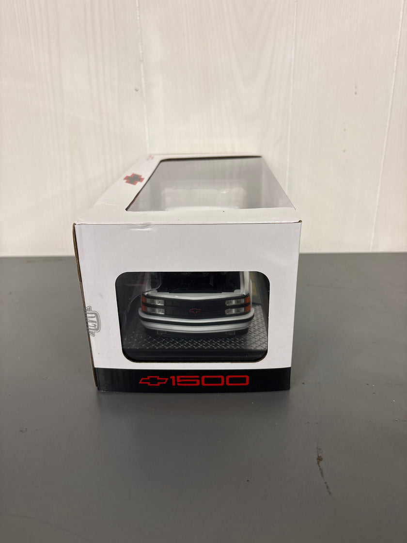 M2 1993 Chevrolet C1500 SS 454 Diecast