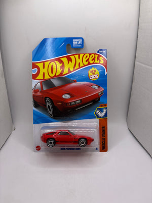 Hot Wheels 1983 Porsche 928S Diecast red
