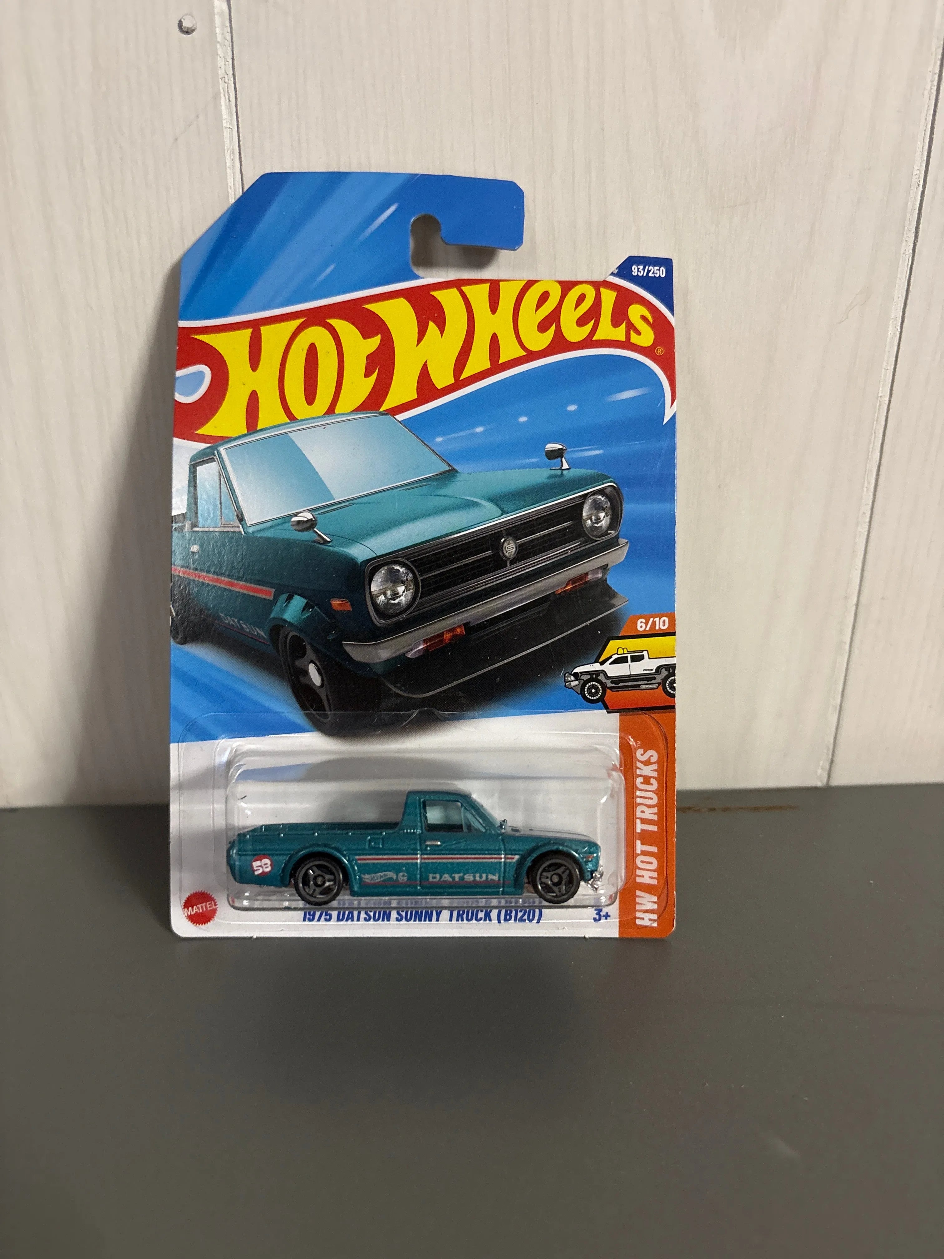 Hot Wheels 1975 Datsun Sunny Truck (B120) Diecast green