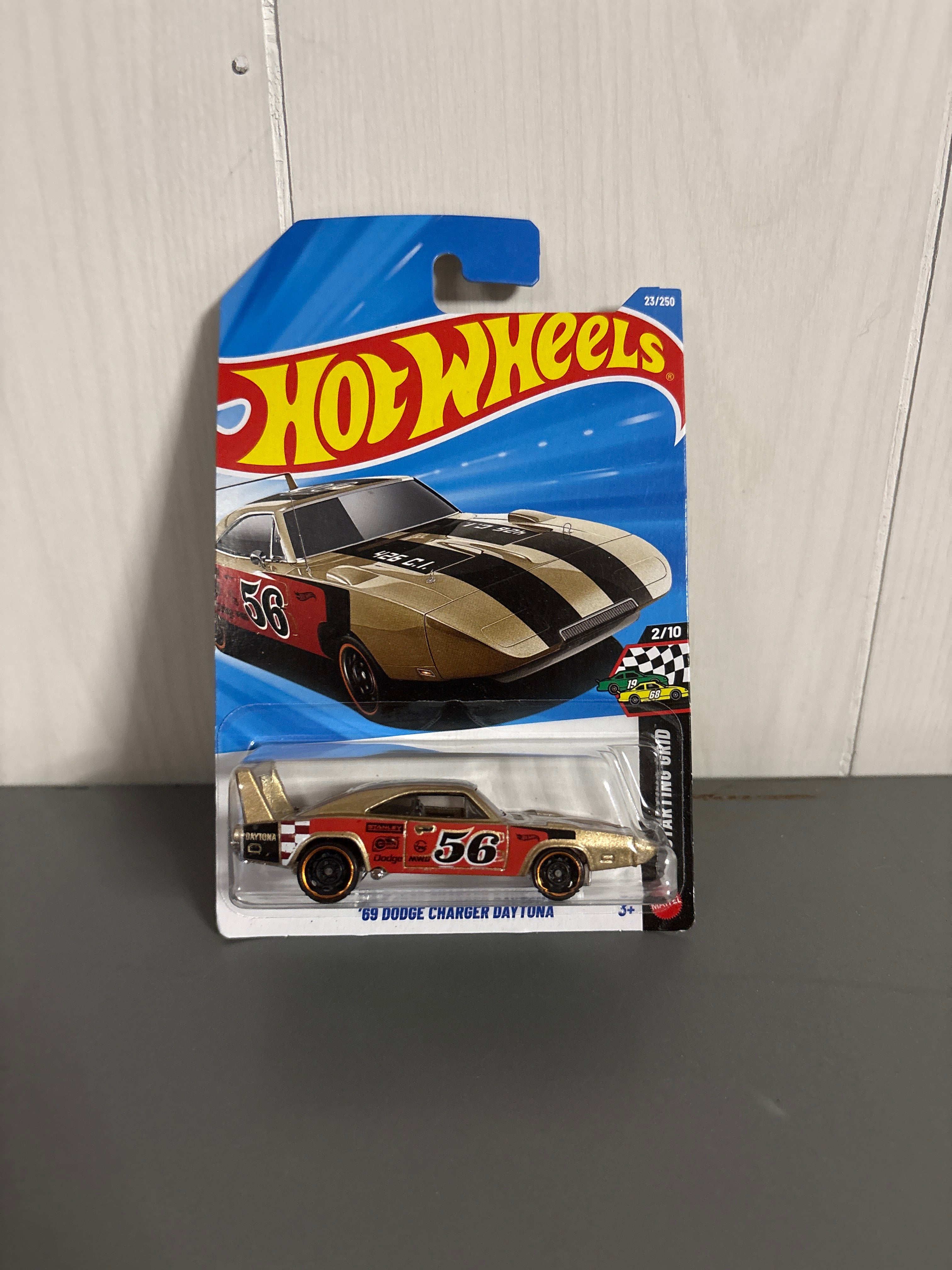 Hot Wheels 69 Dodge Charger Daytona Diecast