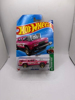 Hot Wheels Cruise Bruiser Diecast pink
