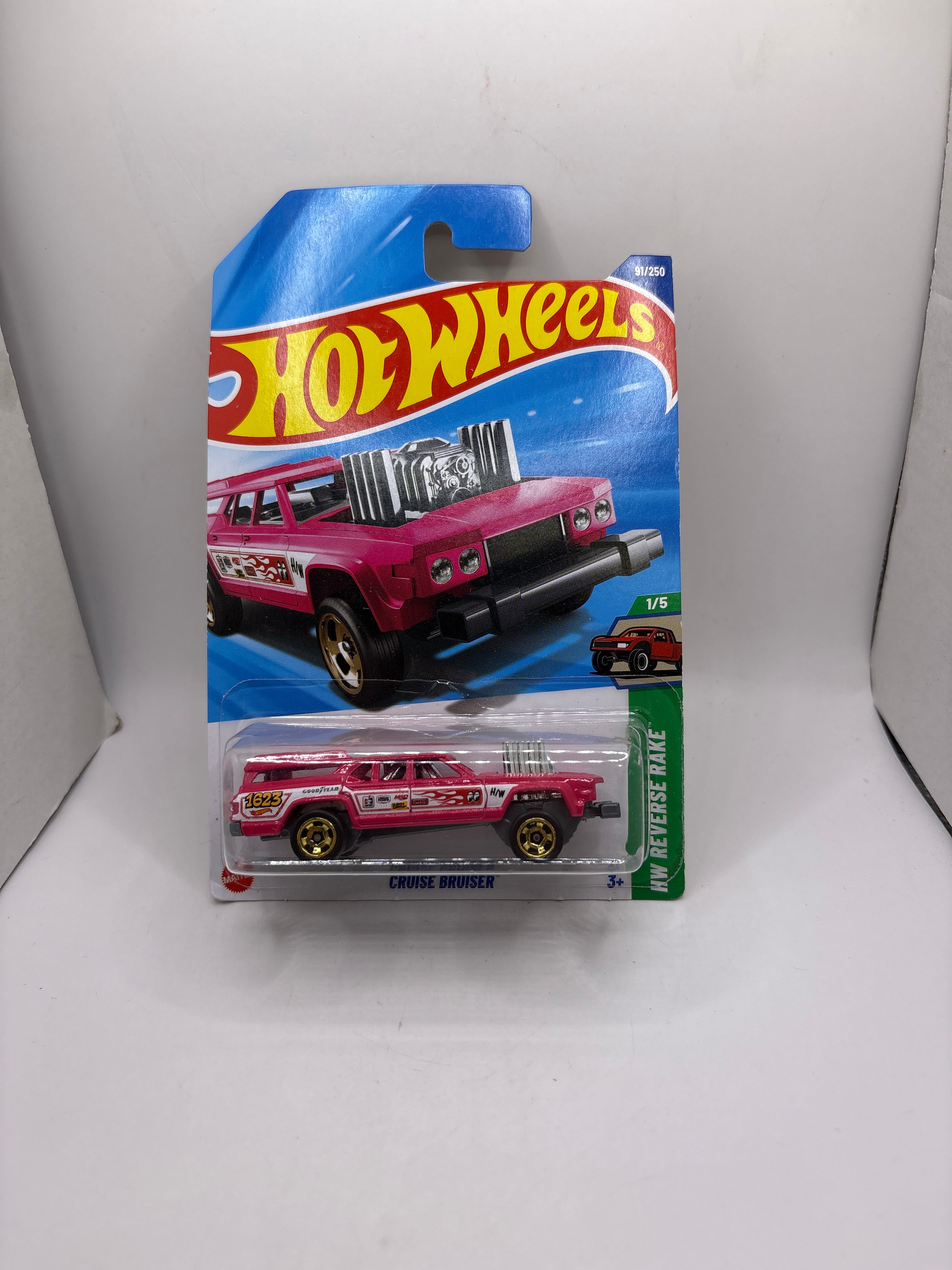 Hot Wheels Cruise Bruiser Diecast pink