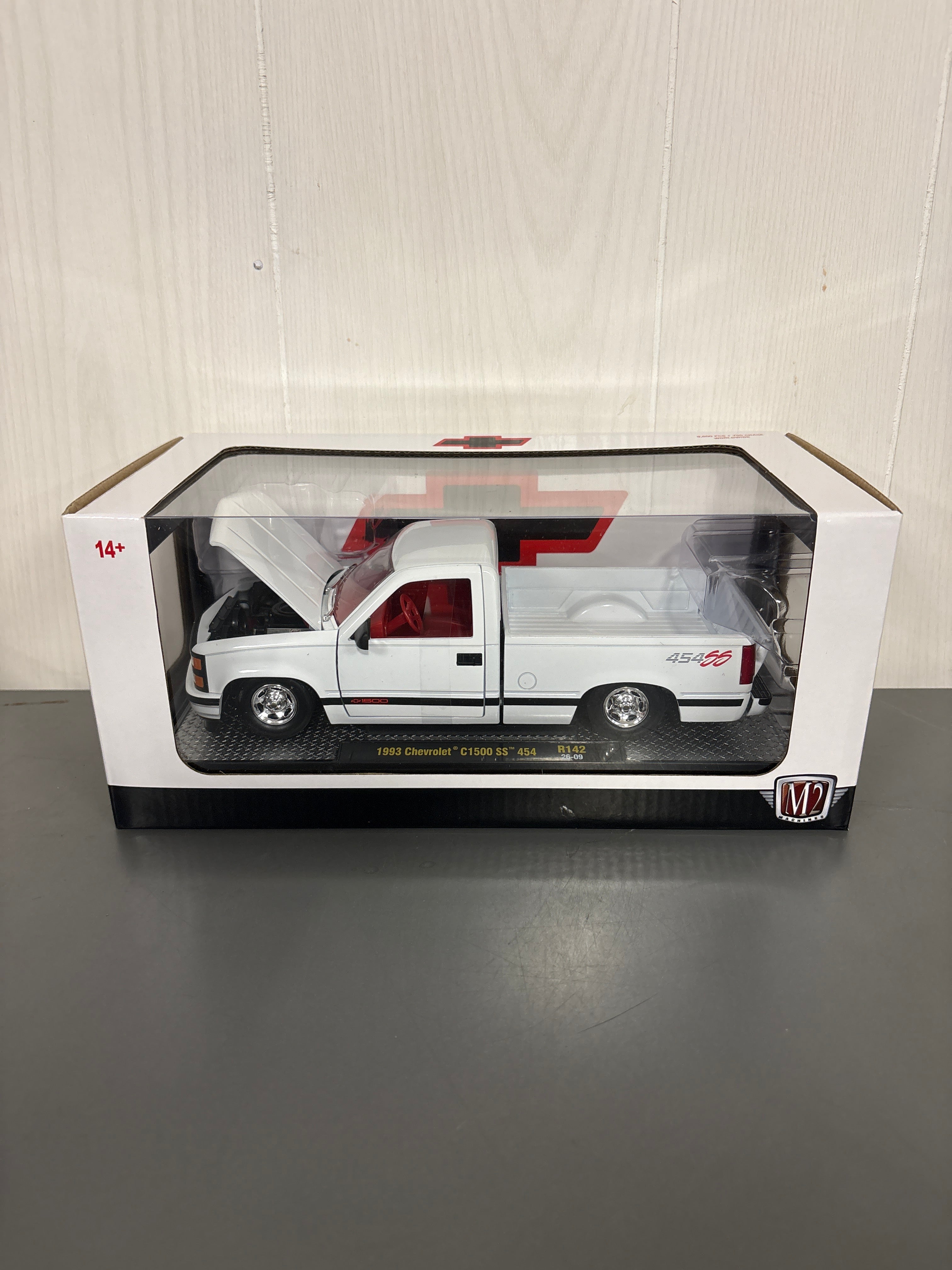 M2 1993 Chevrolet C1500 SS 454 Diecast white