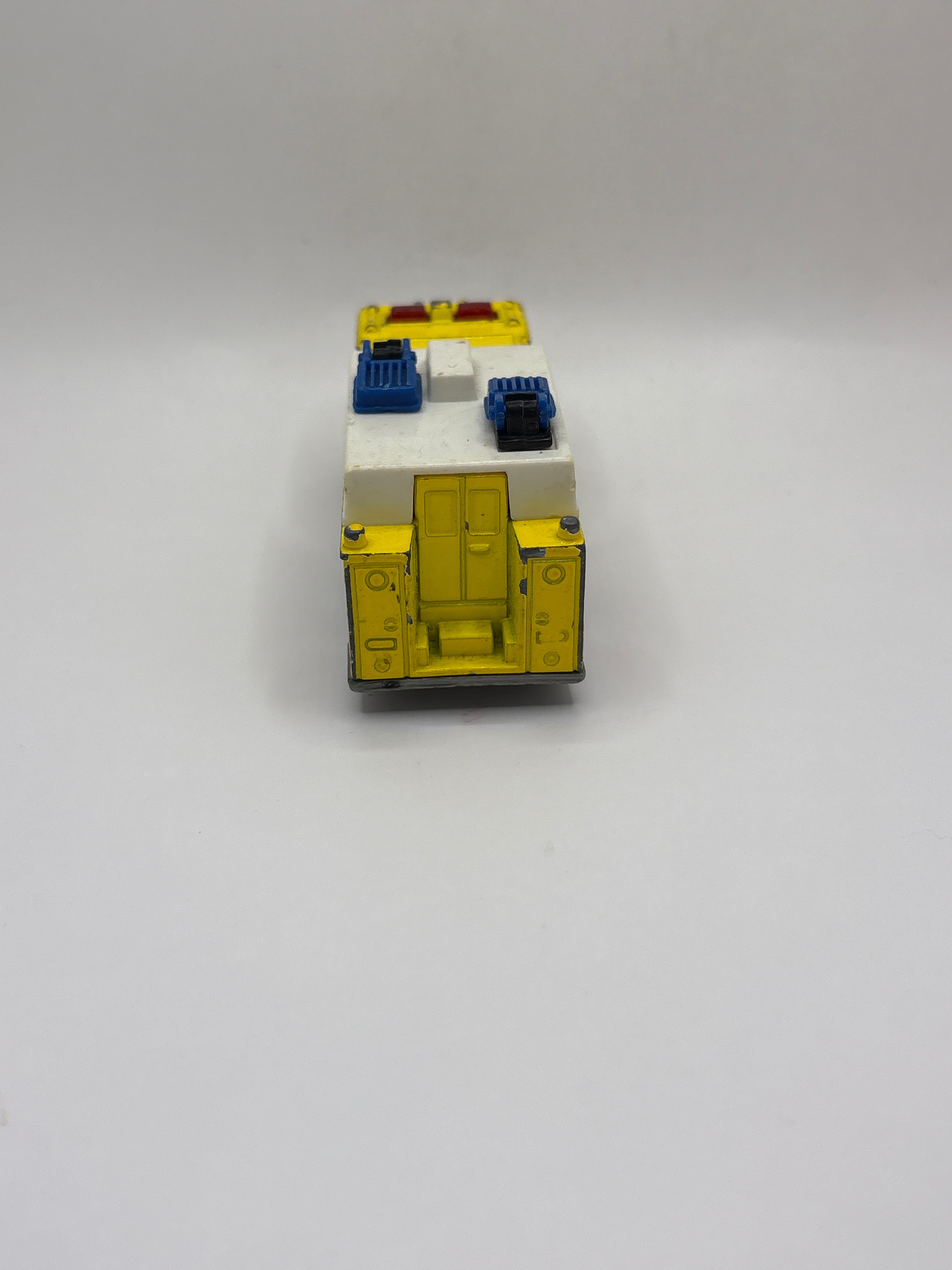 Matchbox Mack Auxiliary Power Truck Diecast