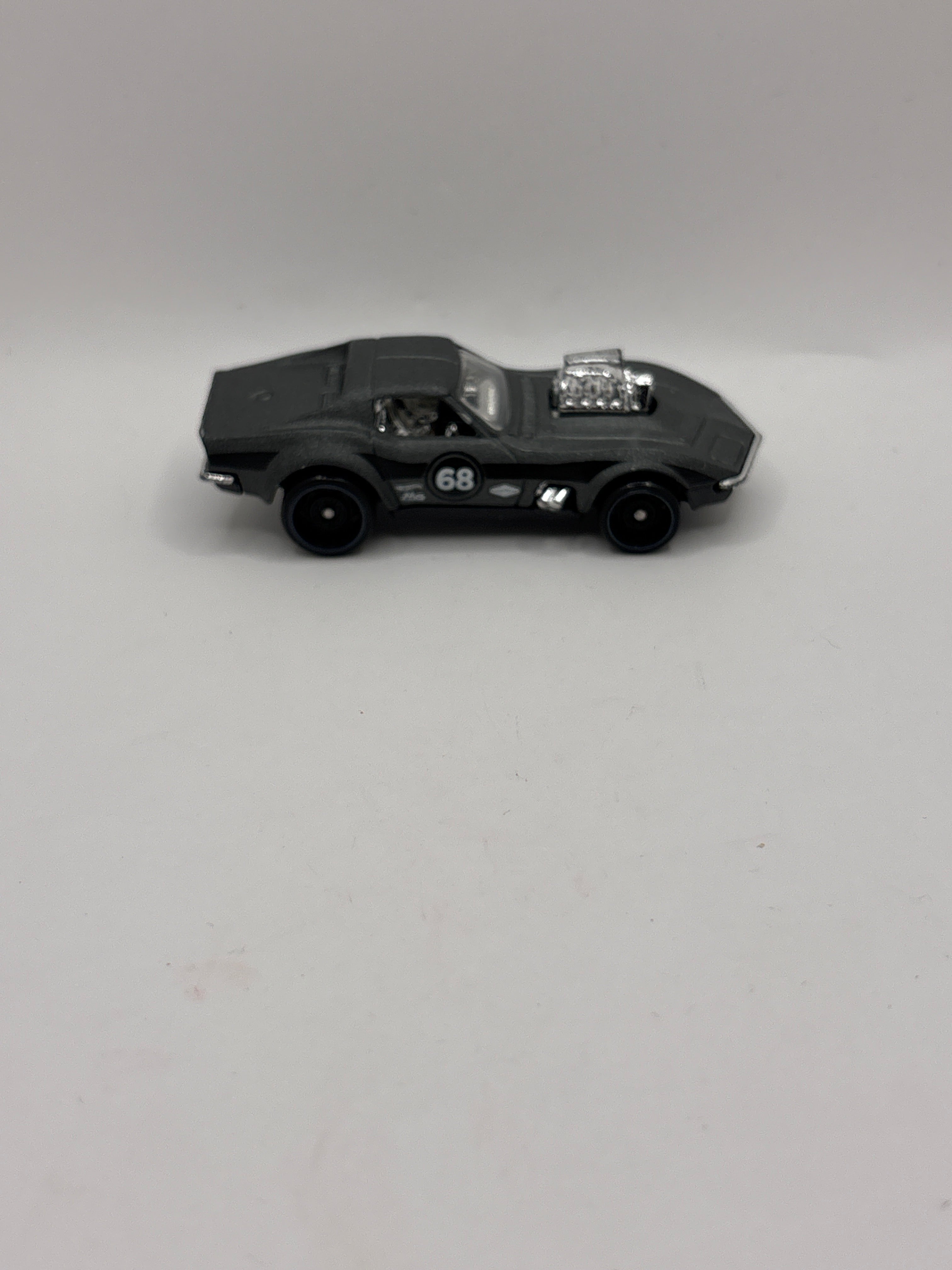 Hot Wheels 68 Corvette-Gas Monkey Garaje