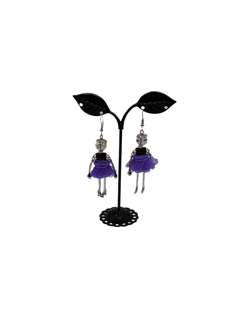 लेडी इन हील्स ईयररिंग्स