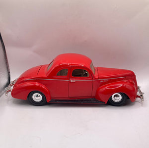 Motormax 1940 Ford Deluxe Diecast