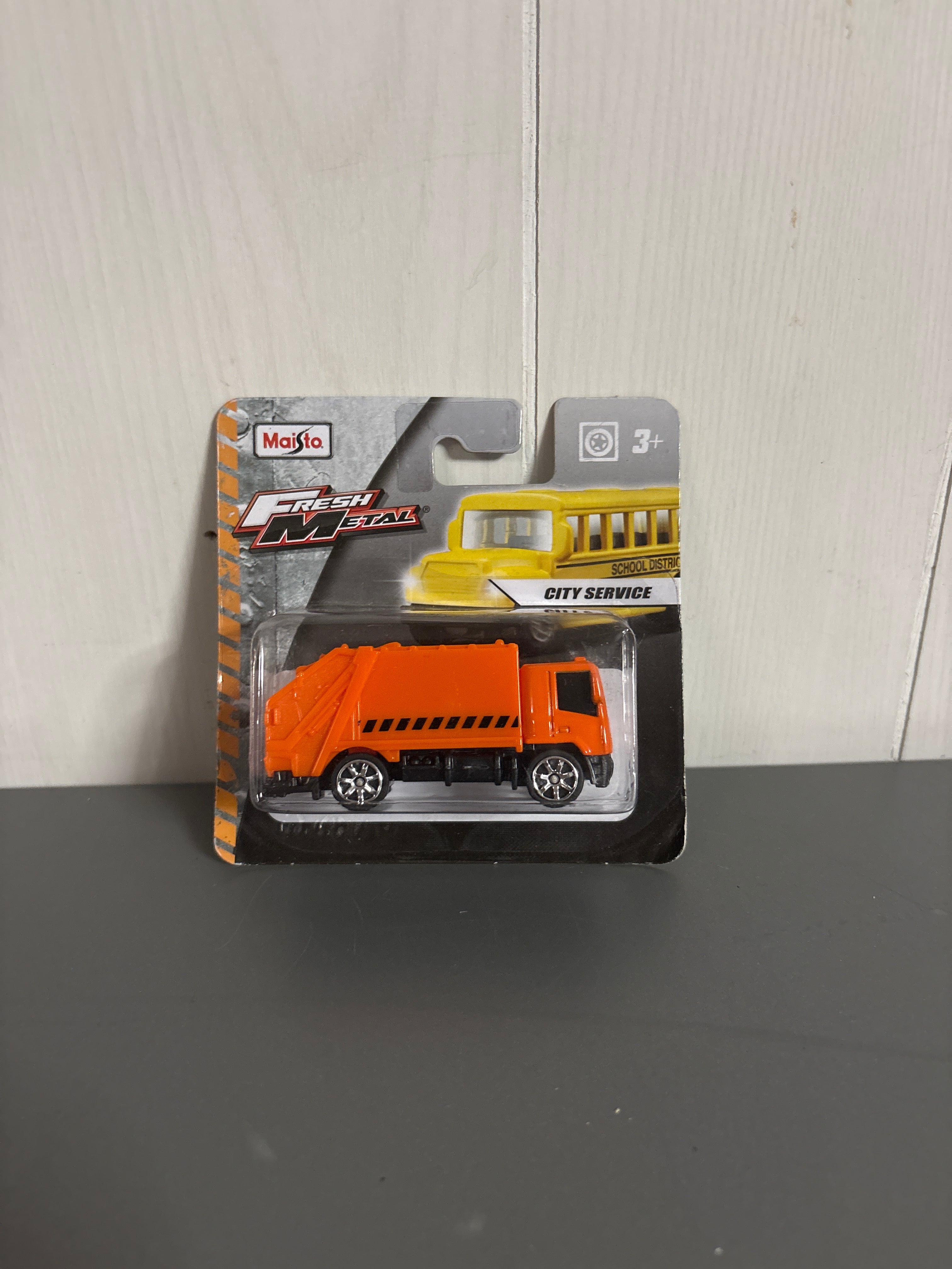 Maisto Garbage Truck Diecast orange