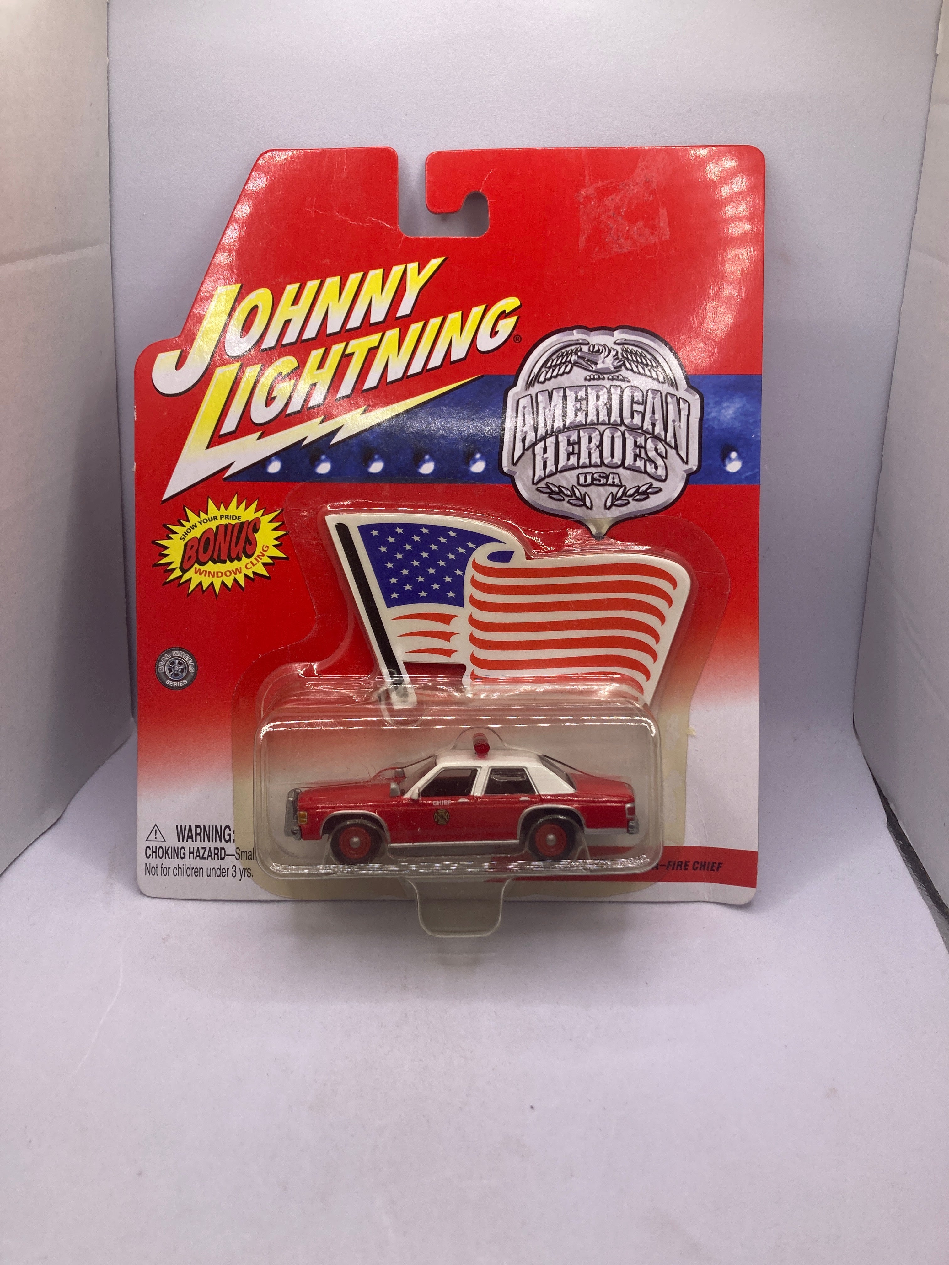 Johnny Lightning 1990 Ford Crown Victoria-Fire Chief Diecast