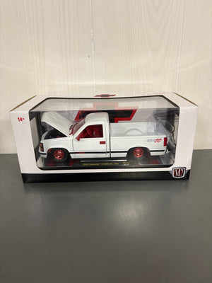 M2 1993 Chevrolet C1500 SS 454 Diecast white
