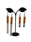 Pendientes de cigarrillo encendido