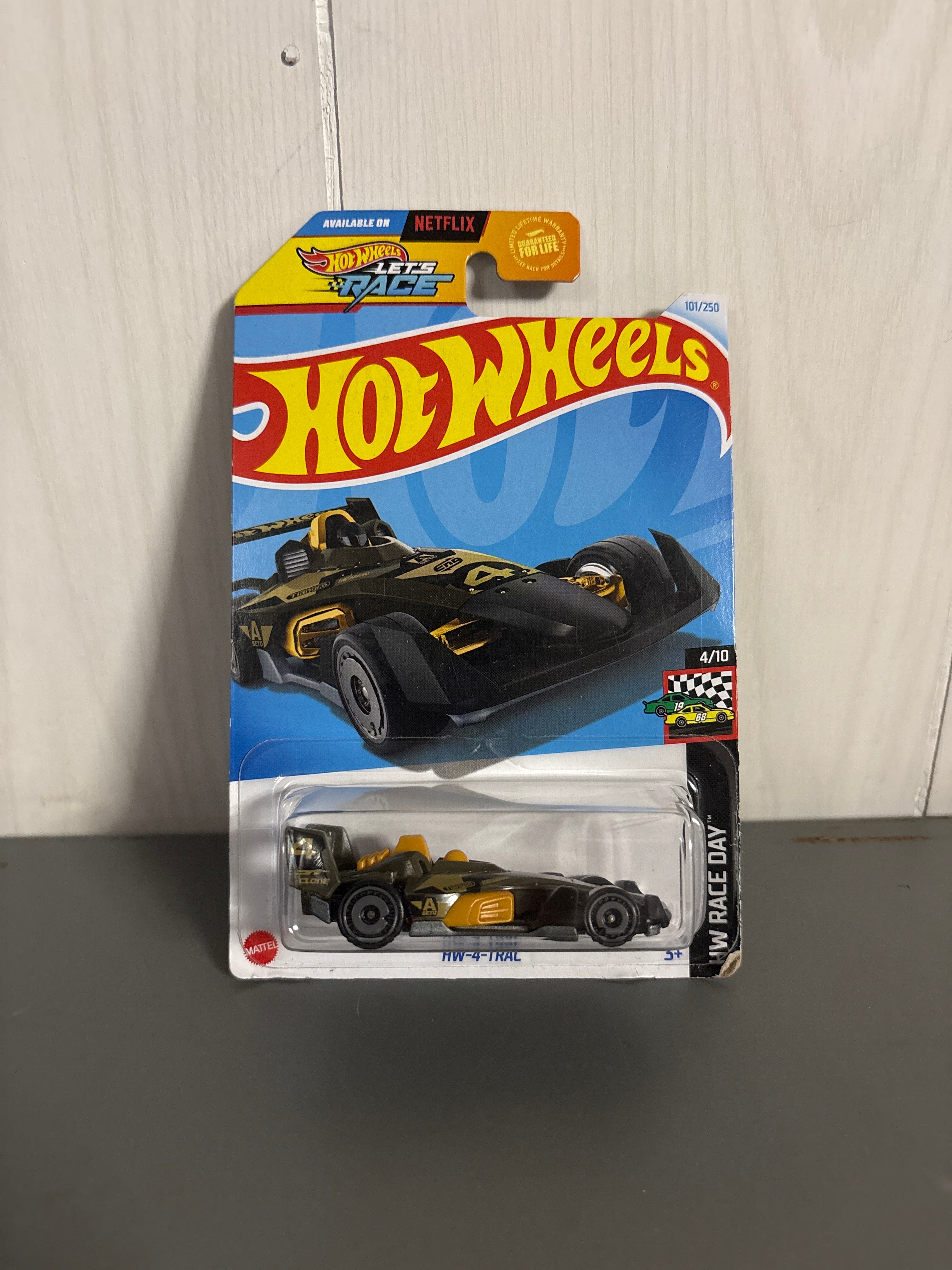Hot Wheels HW-4-Trac Diecast green