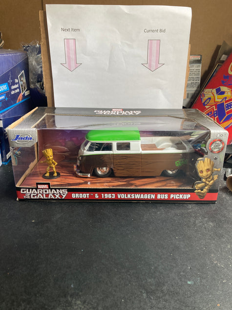 Jada Groot & 1963 Volkswagen Bus Pickup Diecast