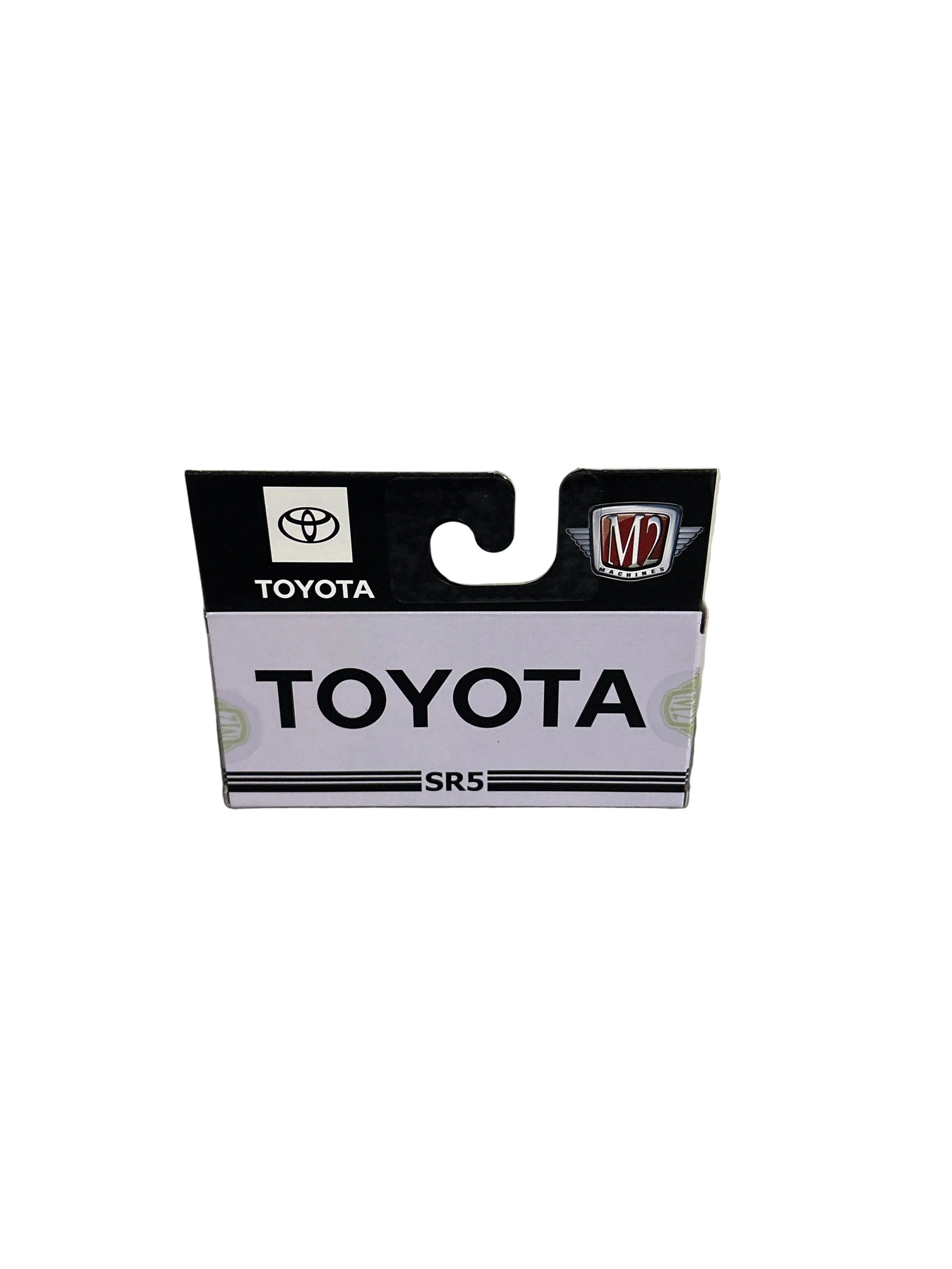 M2 1985 Toyota Truck Diecast white