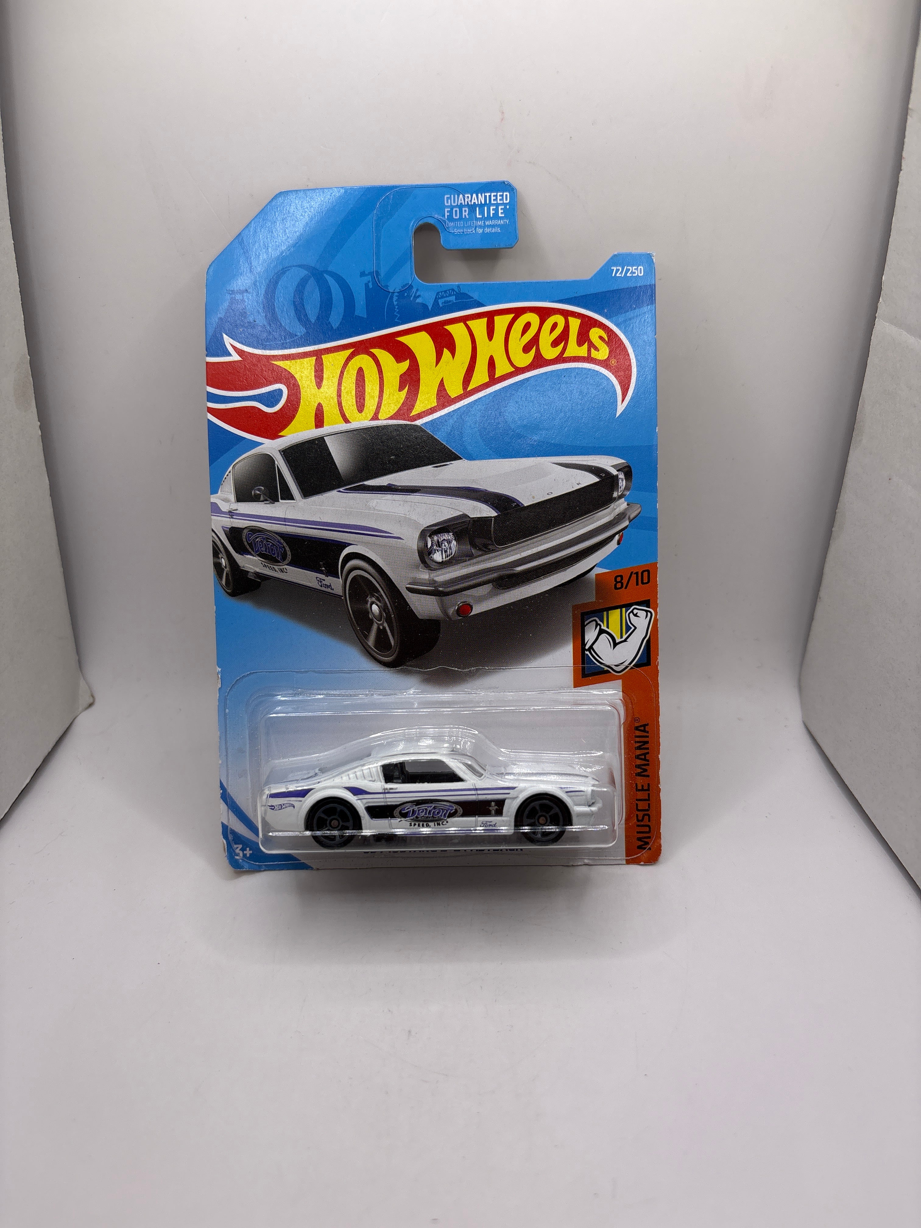 Hot Wheels 65 Mustang 2+2 Fastback Diecast white