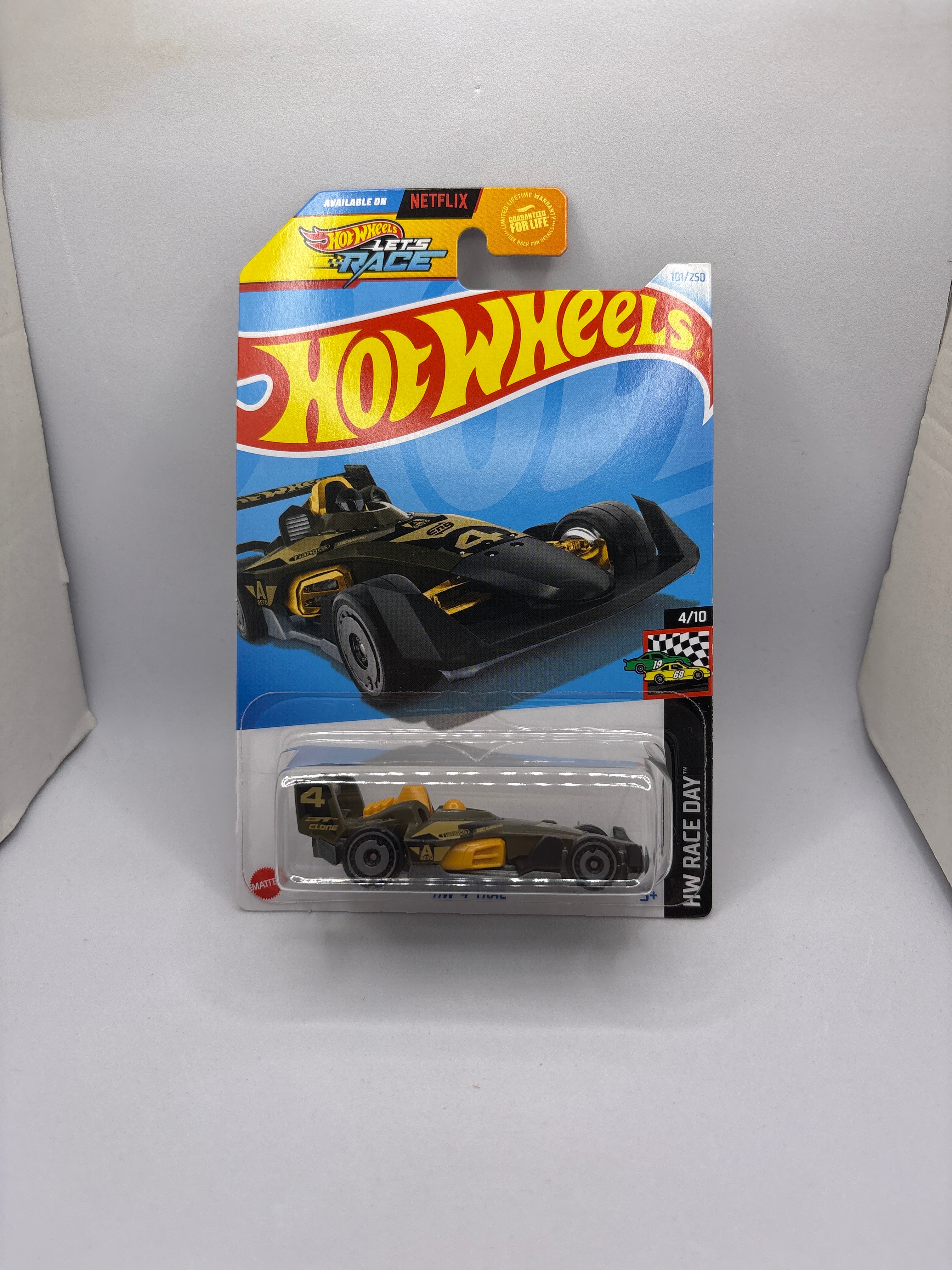 Hot Wheels HW-4-Trac Diecast