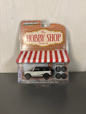 Greenlight 2021 Ford Bronco Wildtrak With Spare Tires Diecast white