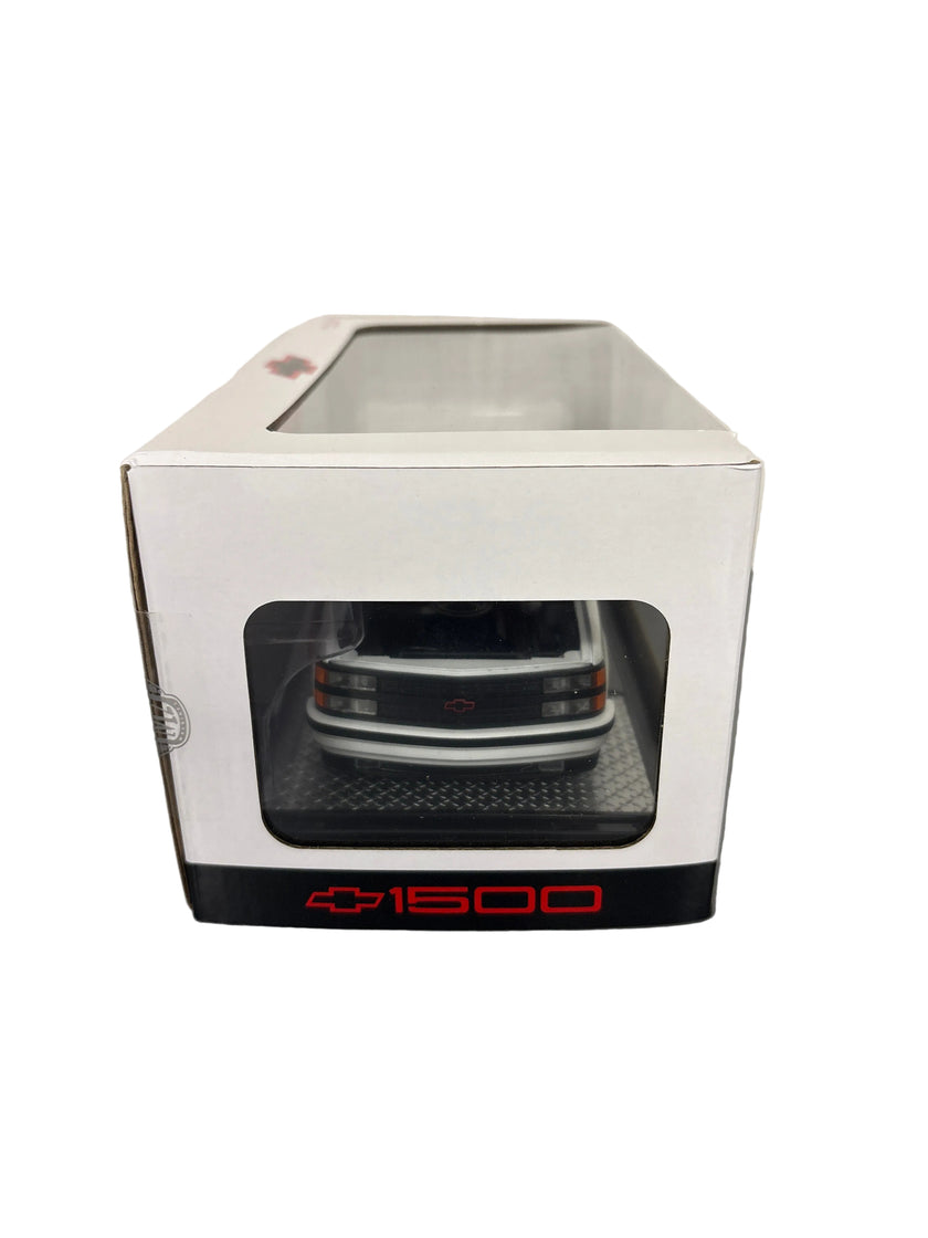 M2 1993 Chevrolet C1500 SS 454 Diecast white