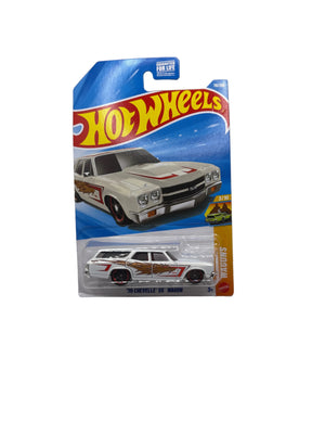 Hot Wheels 70 Chevelle SS Wagon Diecast white