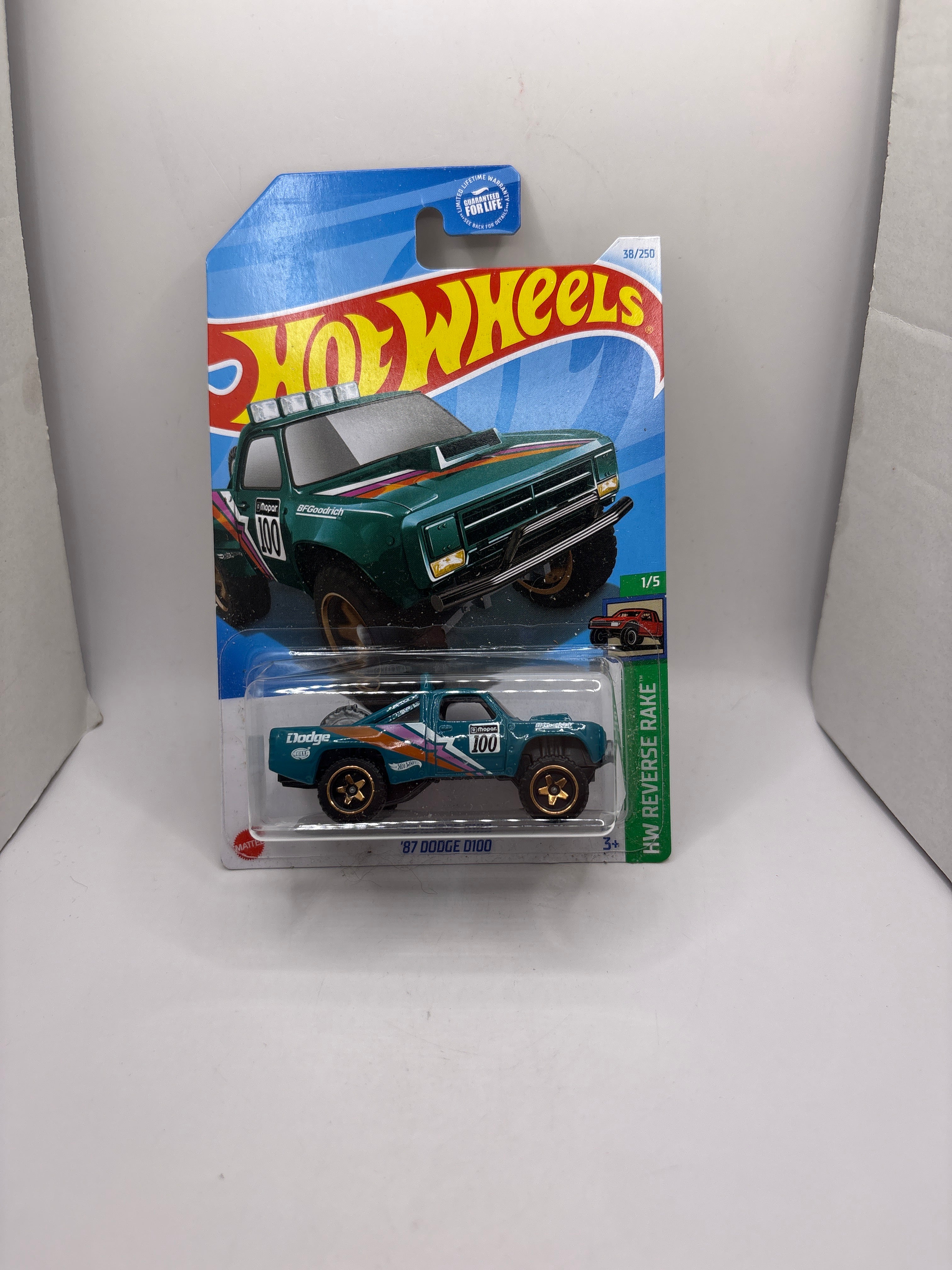 Hot Wheels 87 Dodge D100 Diecast green