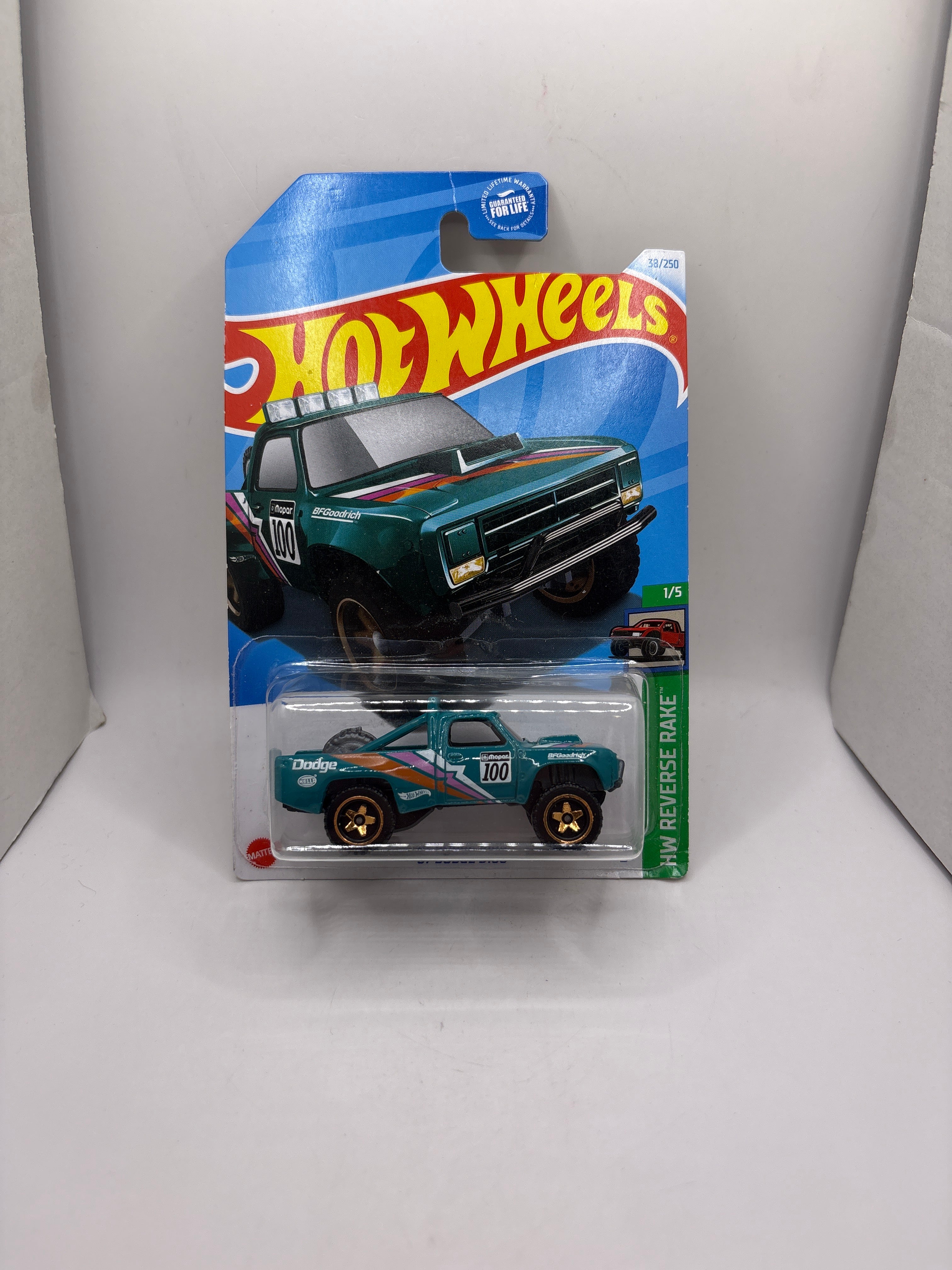 Hot Wheels 87 Dodge D100 Diecast green