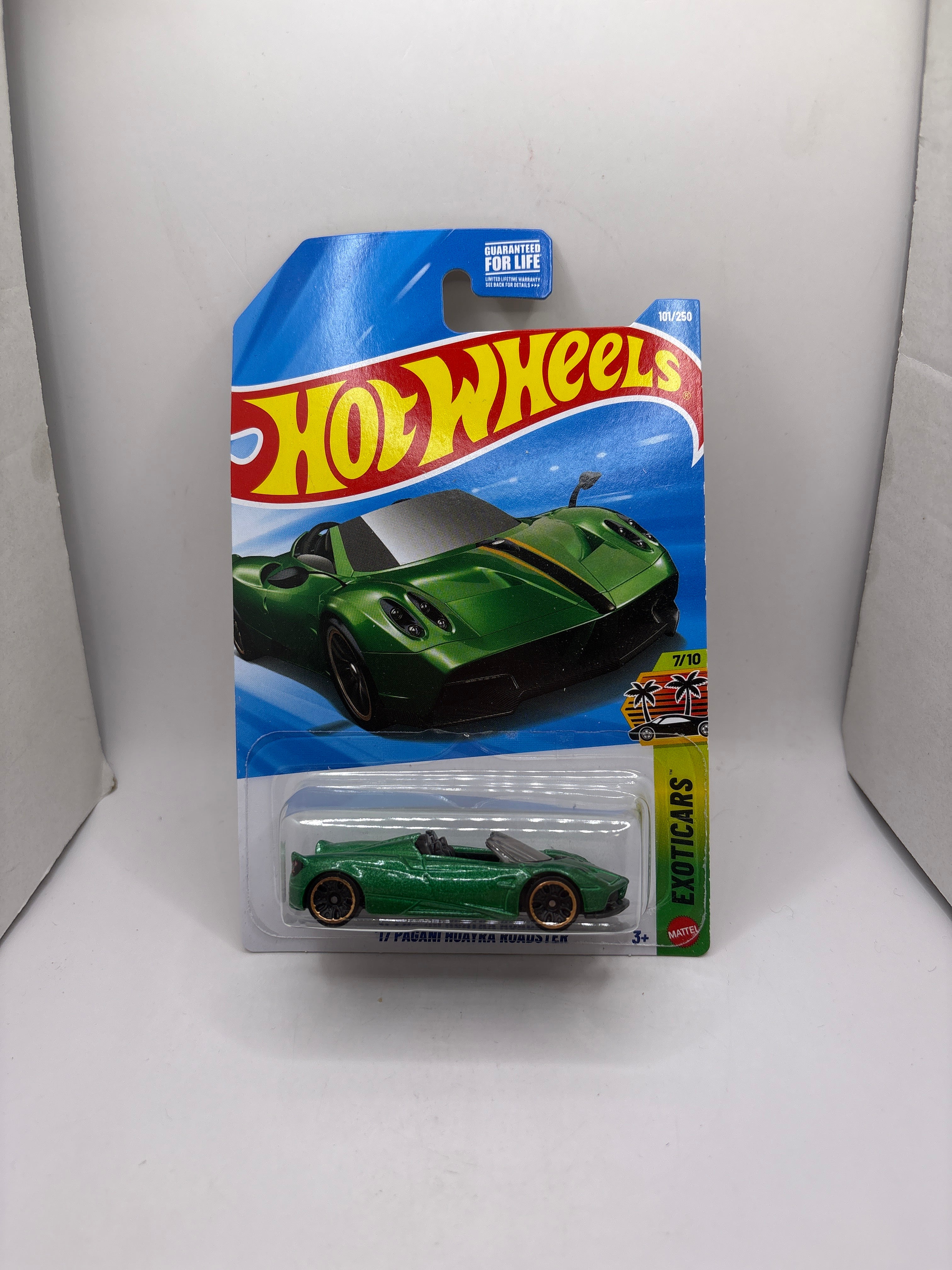 Hot Wheels 17 Pagani Huayra Roadster Diecast green