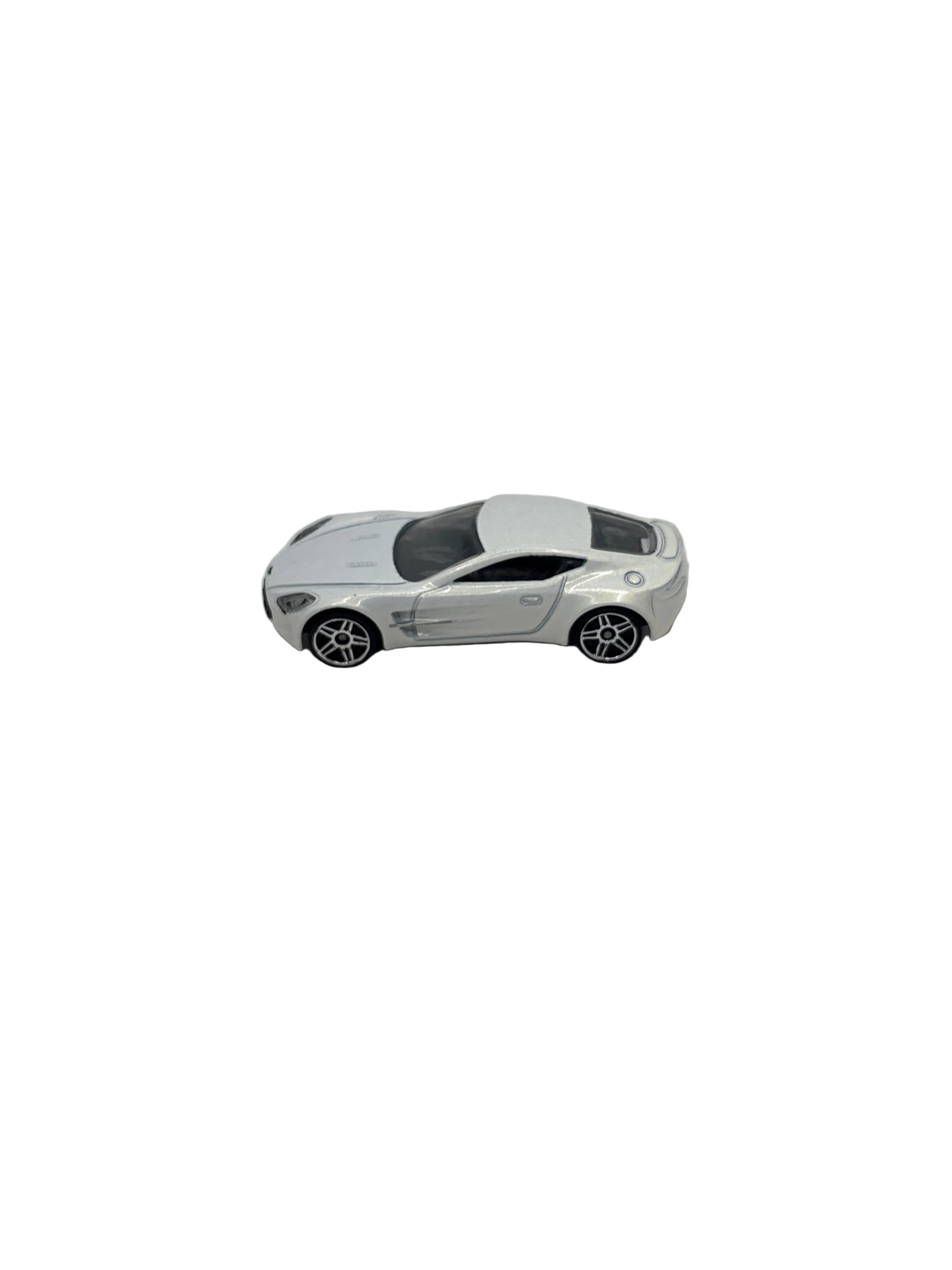 Hot Wheels Aston Martin One-77 Diecast white