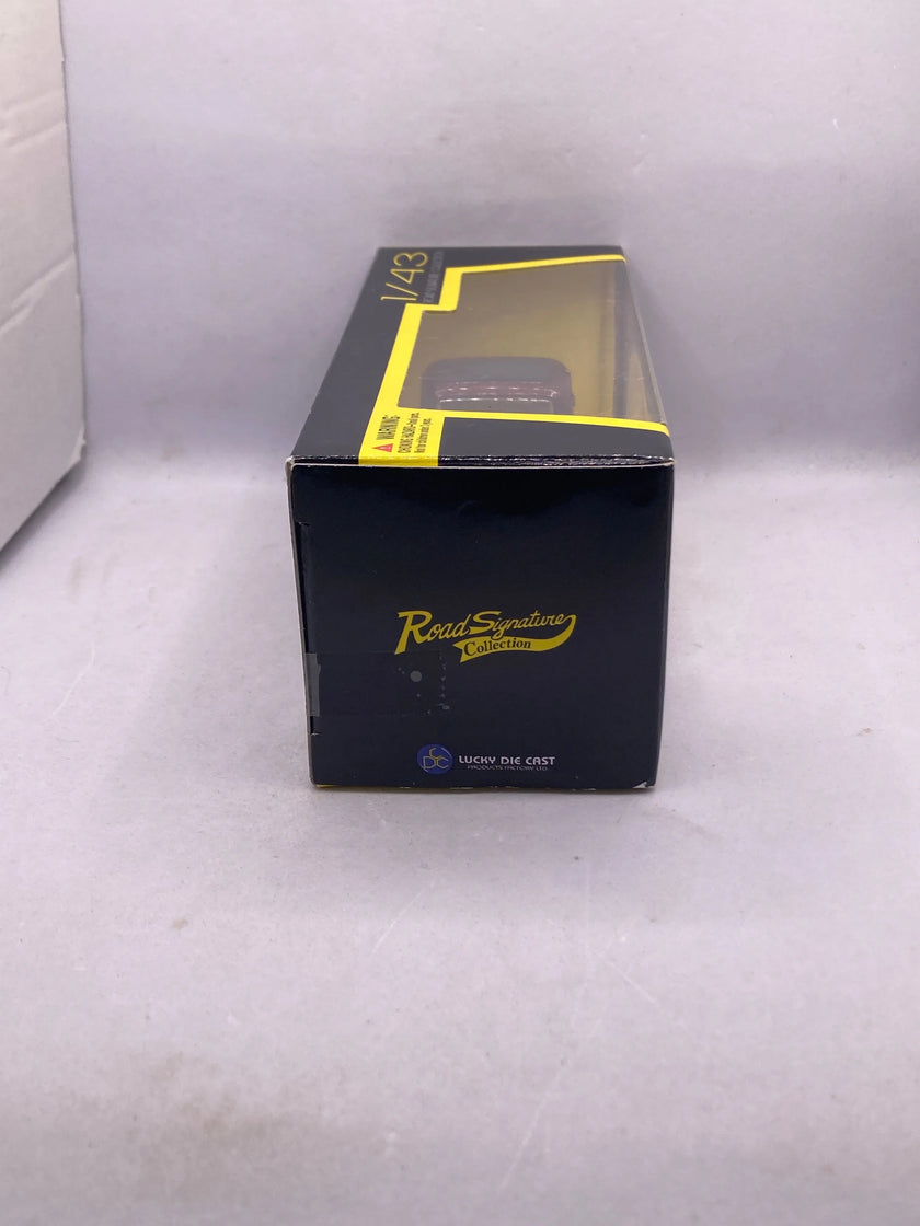 Road Signature 1932 Ford 3-Window Coupe Diecast