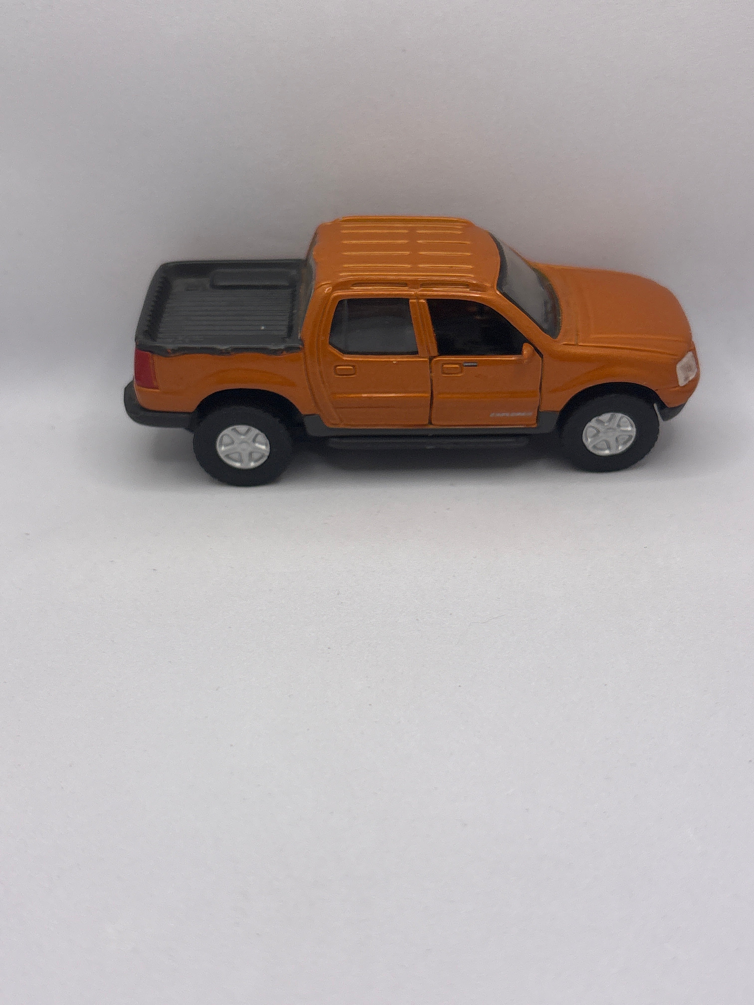 Maisto Ford Sport Trac Diecast