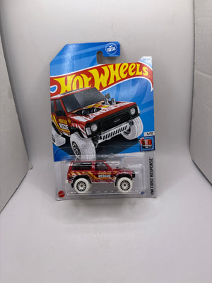 Hot Wheels Nissan Patrol Custom Diecast red