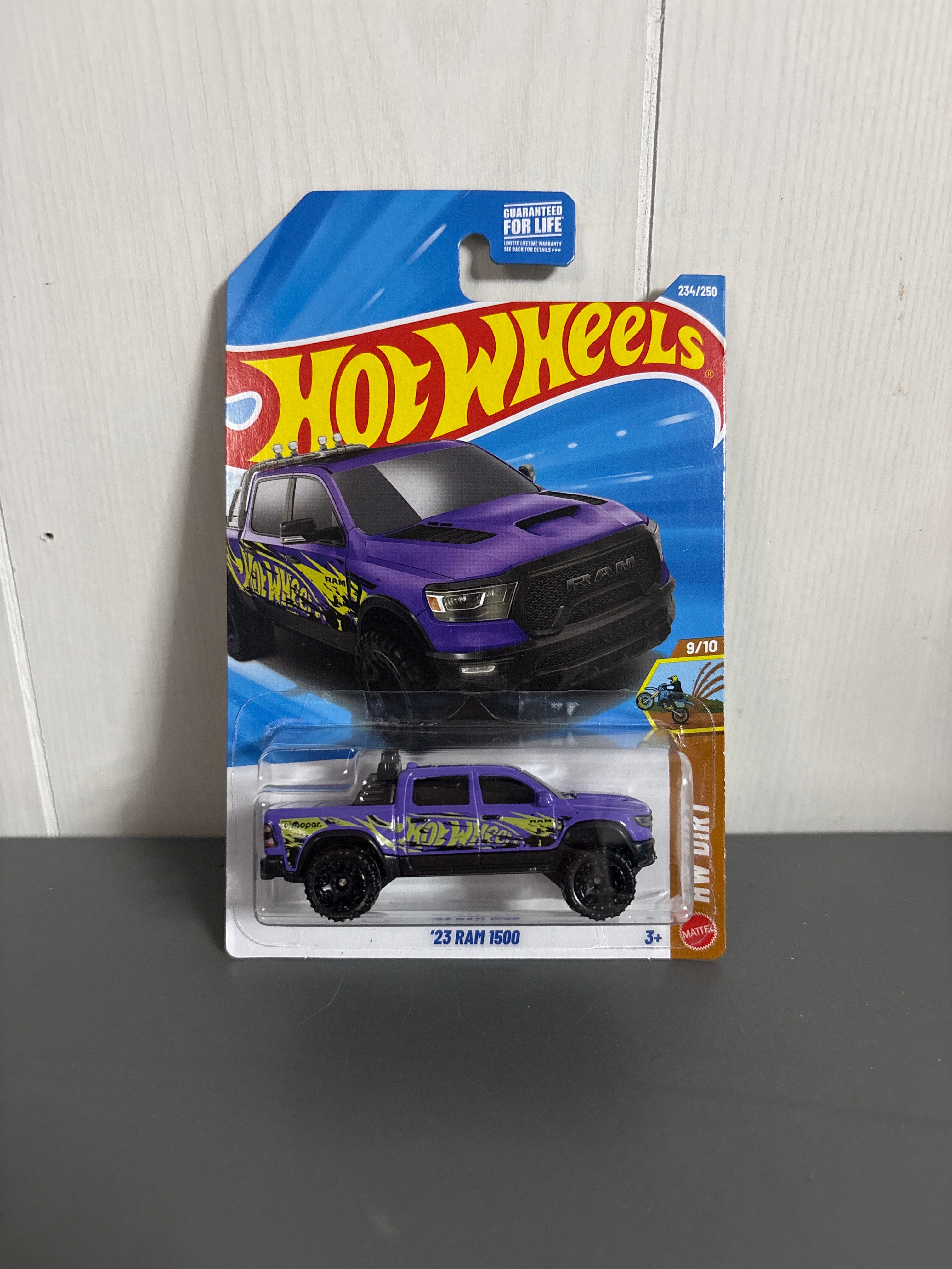 Hot Wheels 23 Ram 1500 Diecast purple