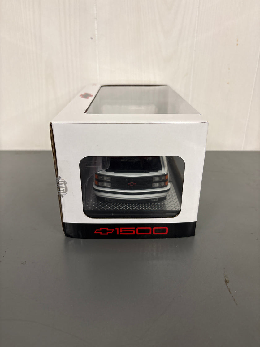 M2 1993 Chevrolet C1500 SS 454 Diecast