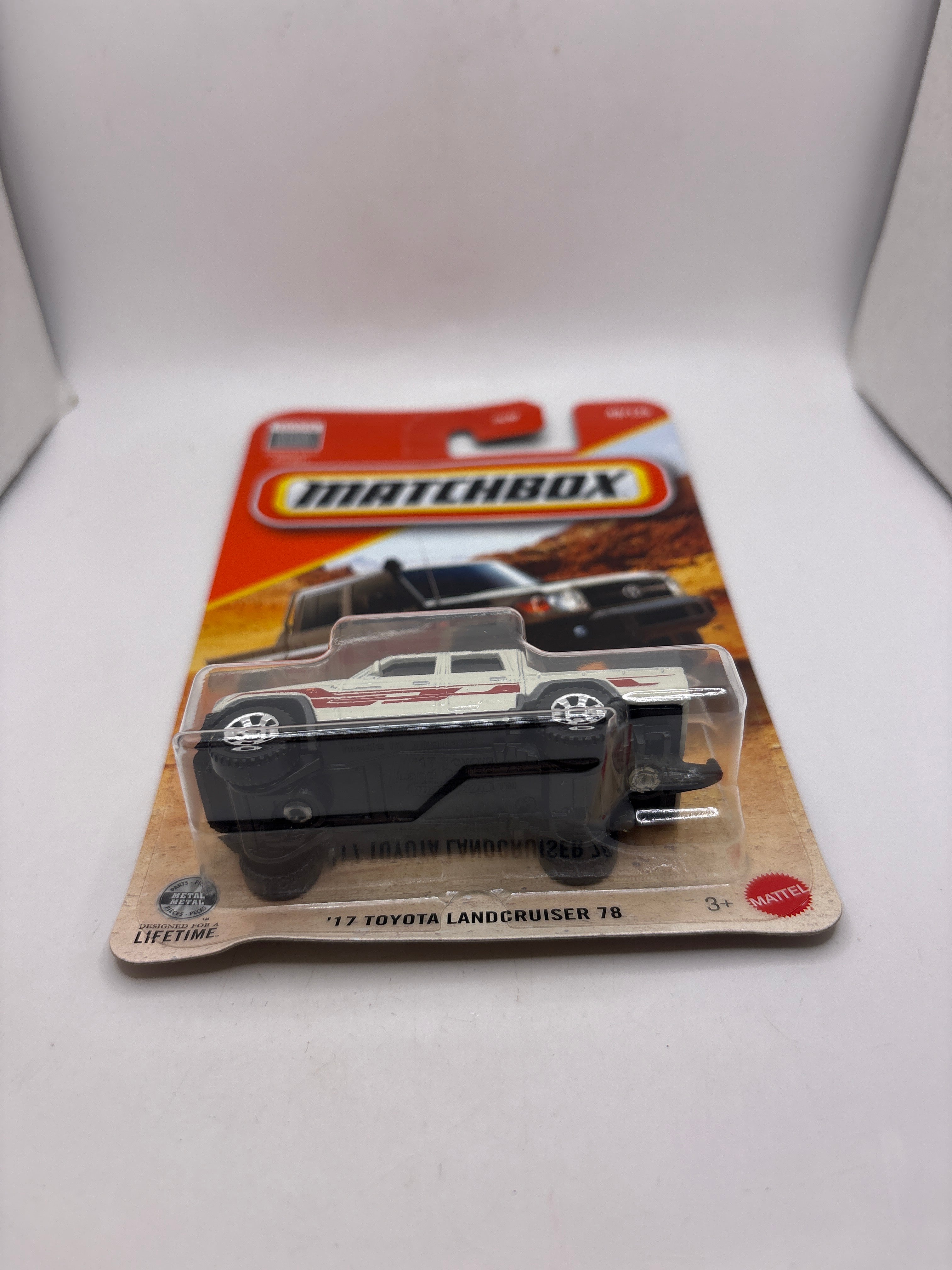 Matchbox 17 Toyota Landcruiser 78 Diecast white
