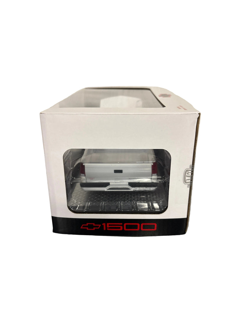 M2 1993 Chevrolet C1500 SS 454 Diecast white