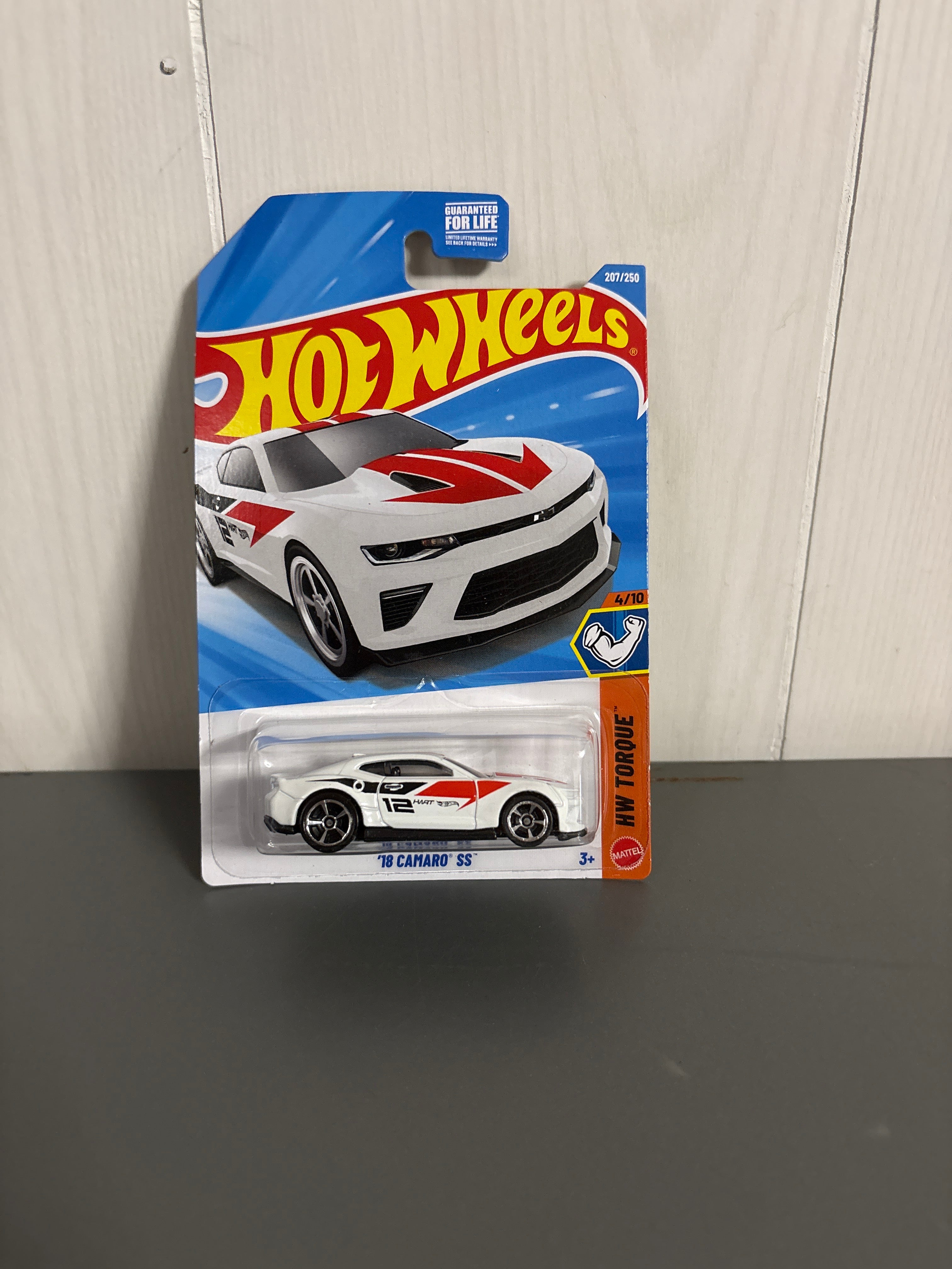 Hot Wheels 18 Camaro SS Diecast
