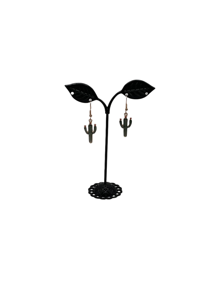 फूलों की बालियों के साथ कैक्टस