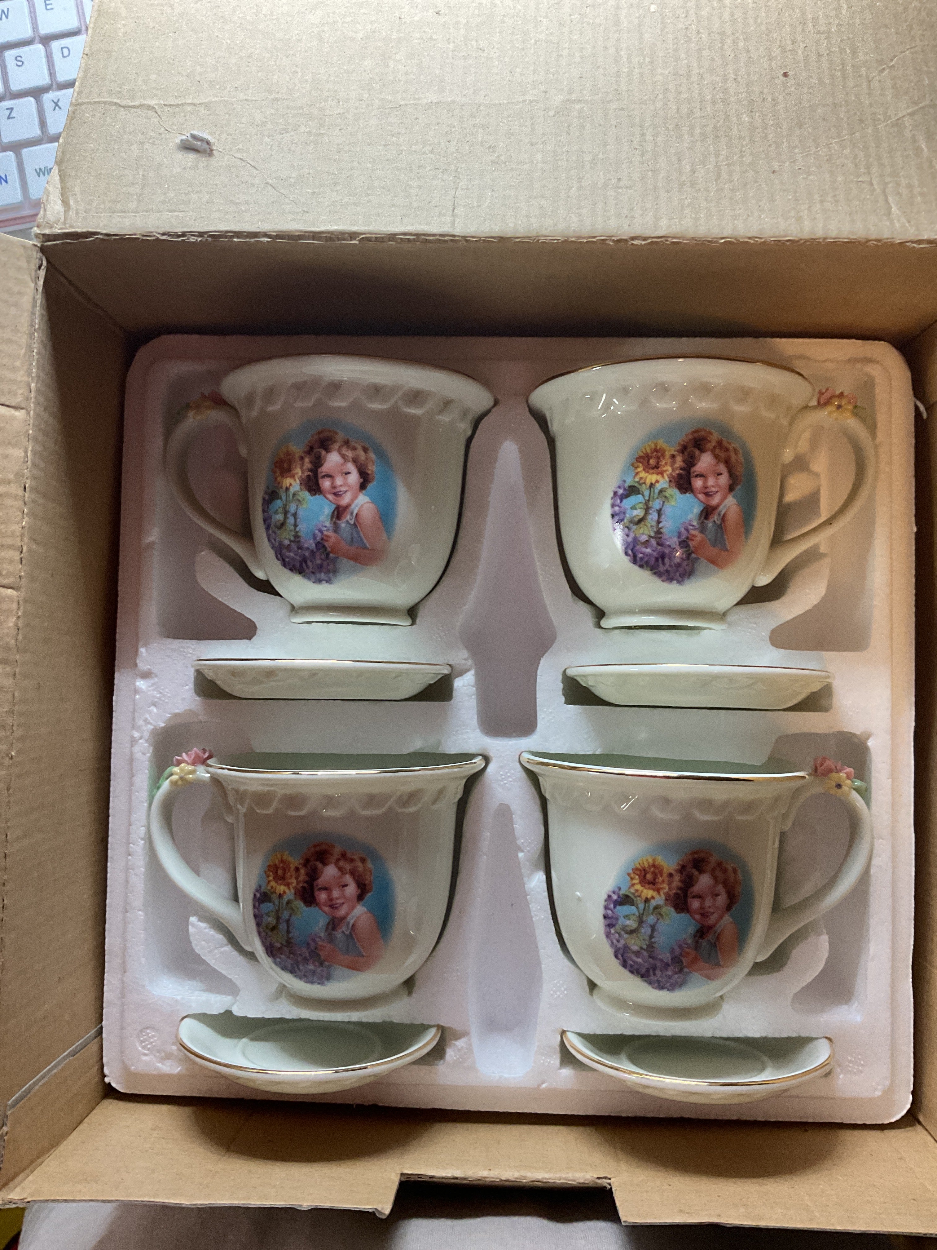 Shirley Temple 4 Cup And Saucer Set