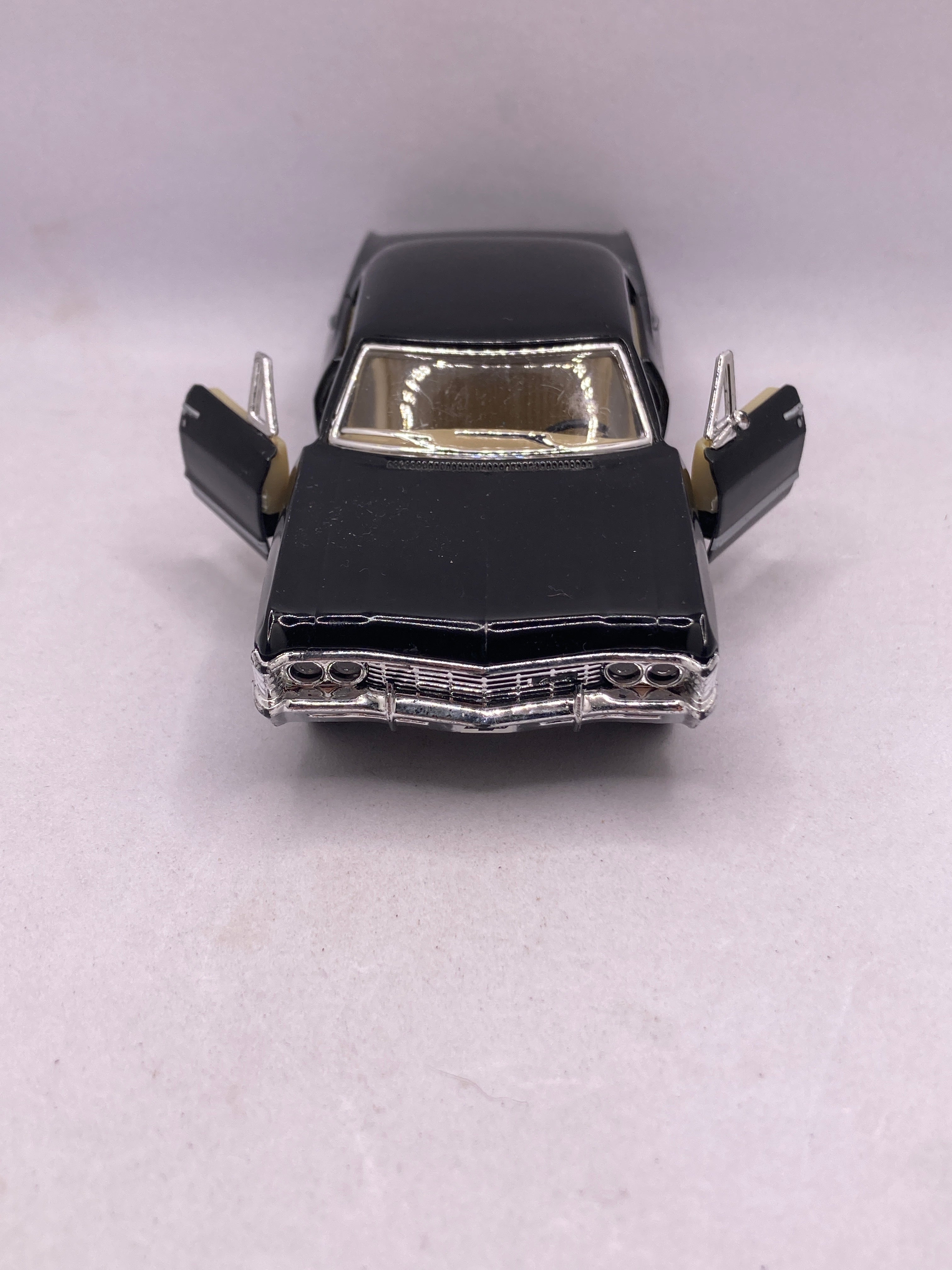 Kinsmart 1967 Chevrolet Impala Diecast