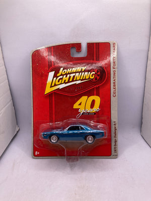 Johnny Lightning 1970 Dodge Challenger R/T Diecast