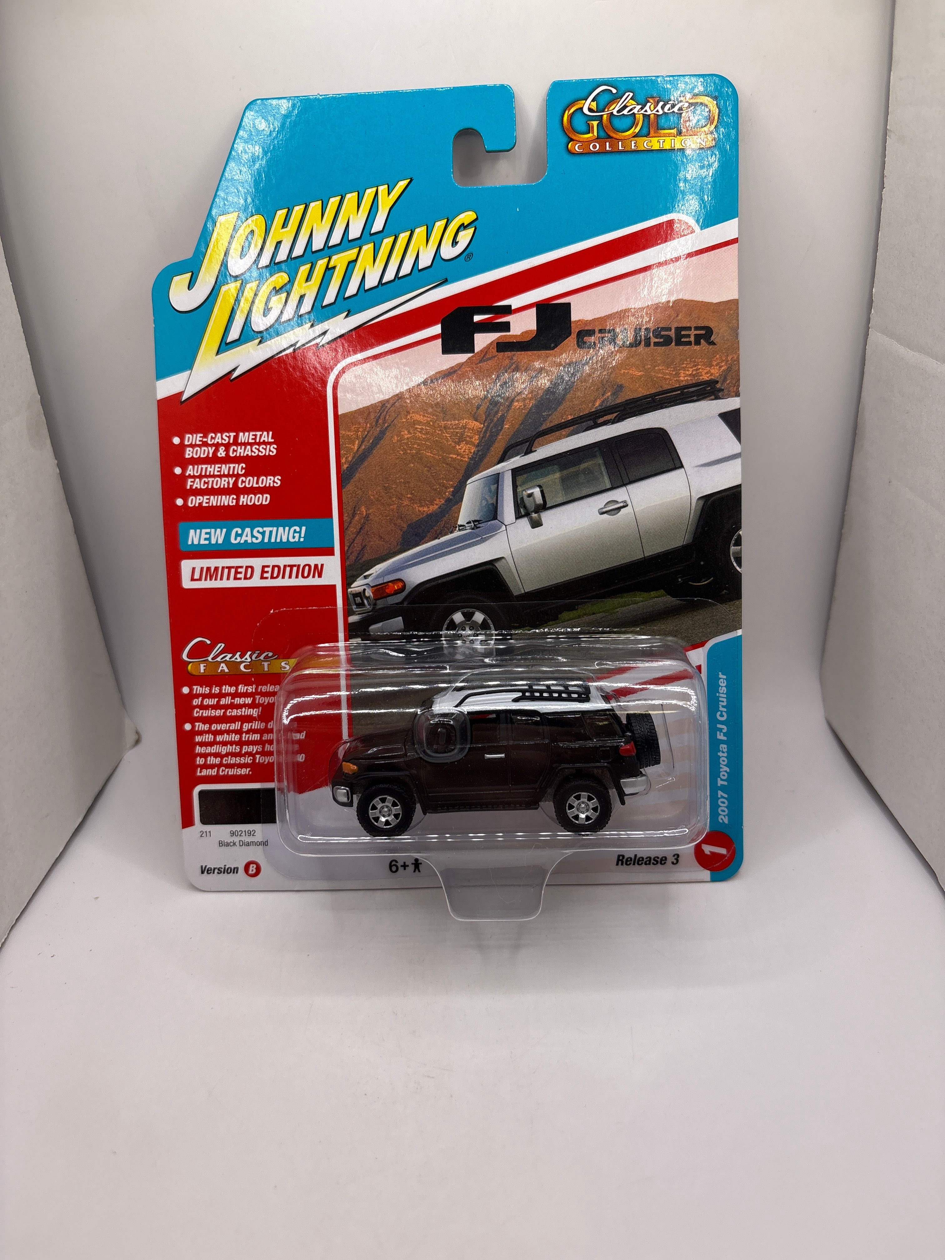 Johnny Lightning 2007 Toyota FJ Cruiser Diecast