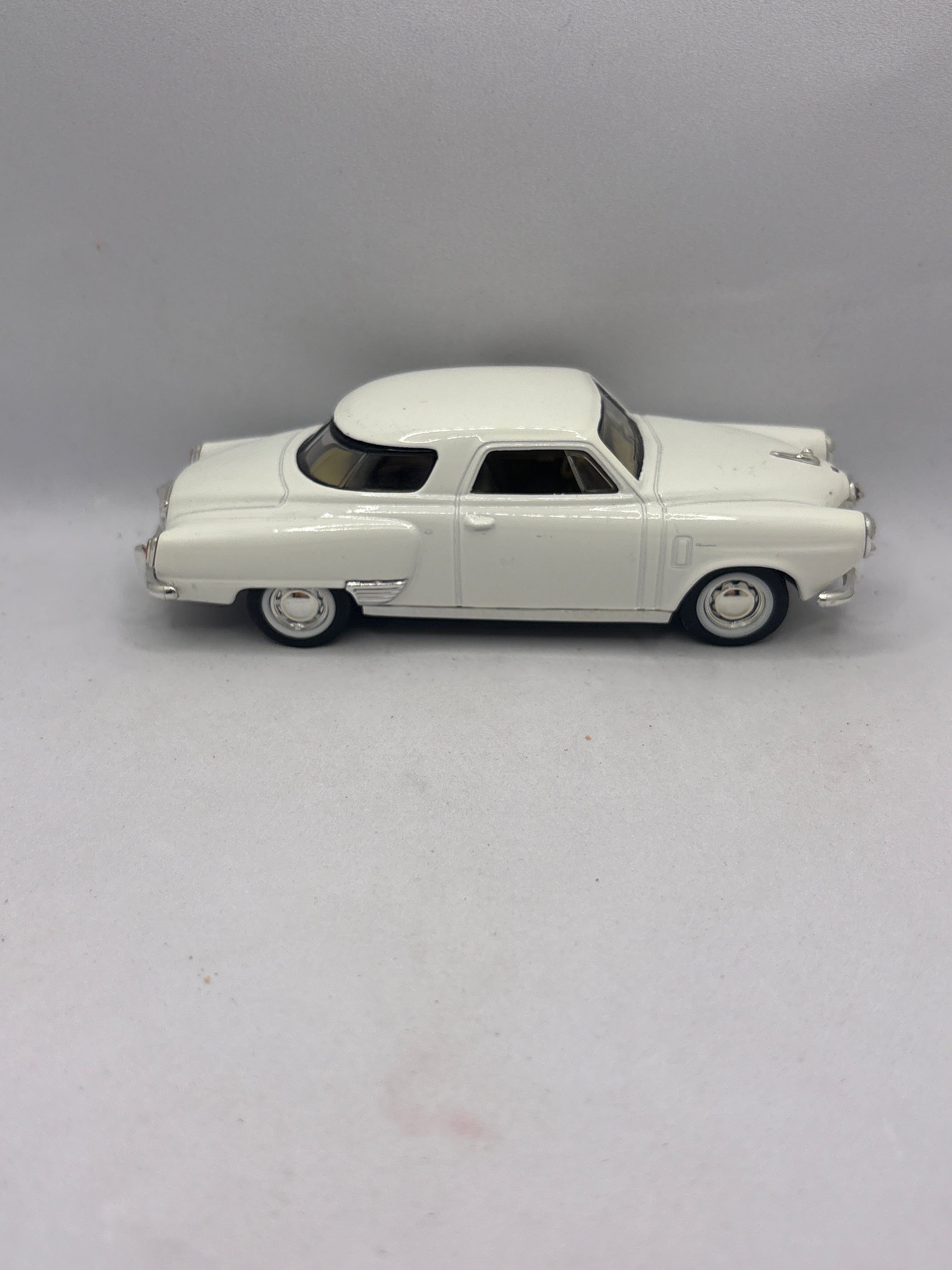 Road Signature 1950 Studebaker Champion Diecast