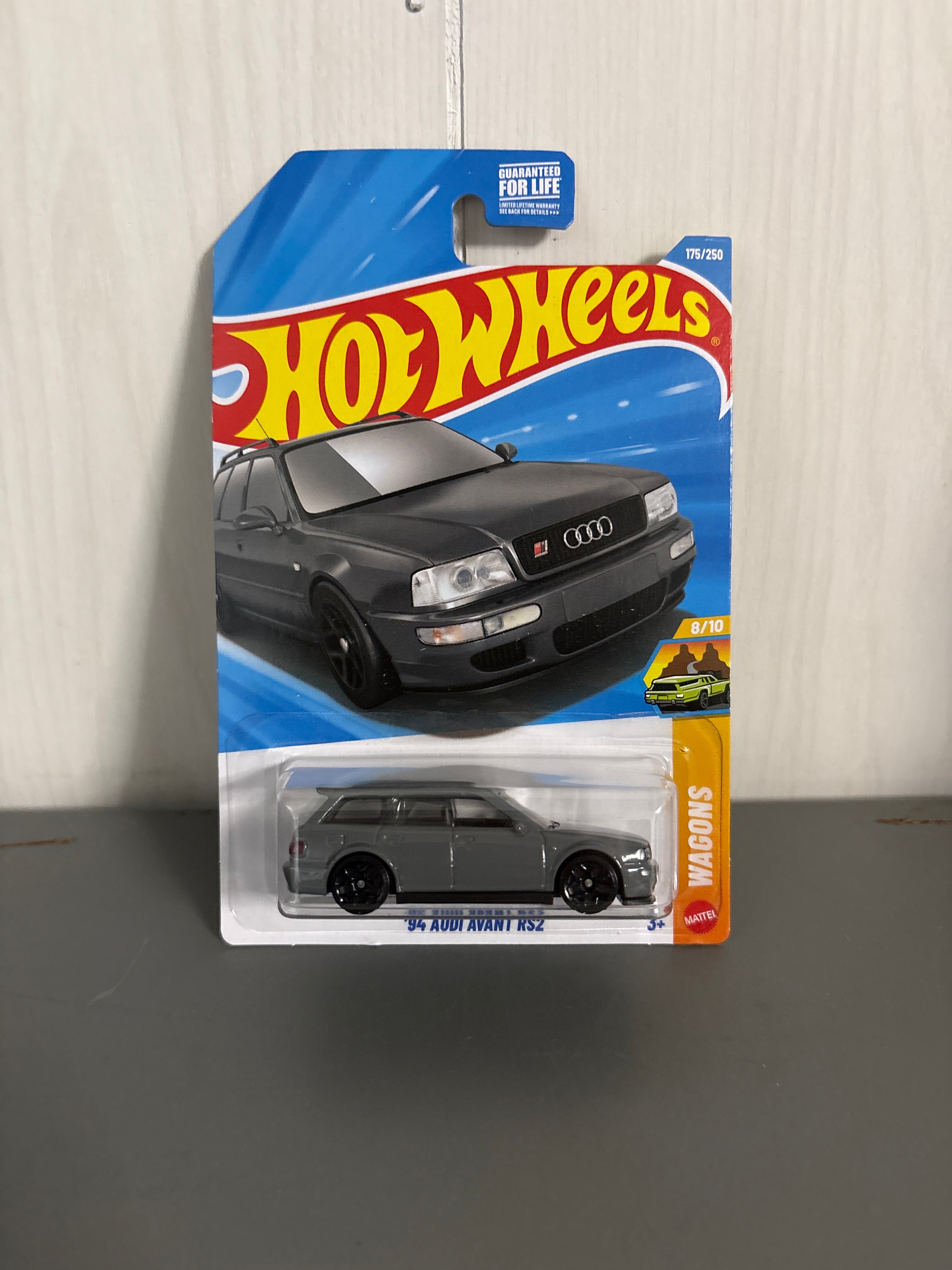 Hot Wheels 94 Audi Avant RS2 Diecast