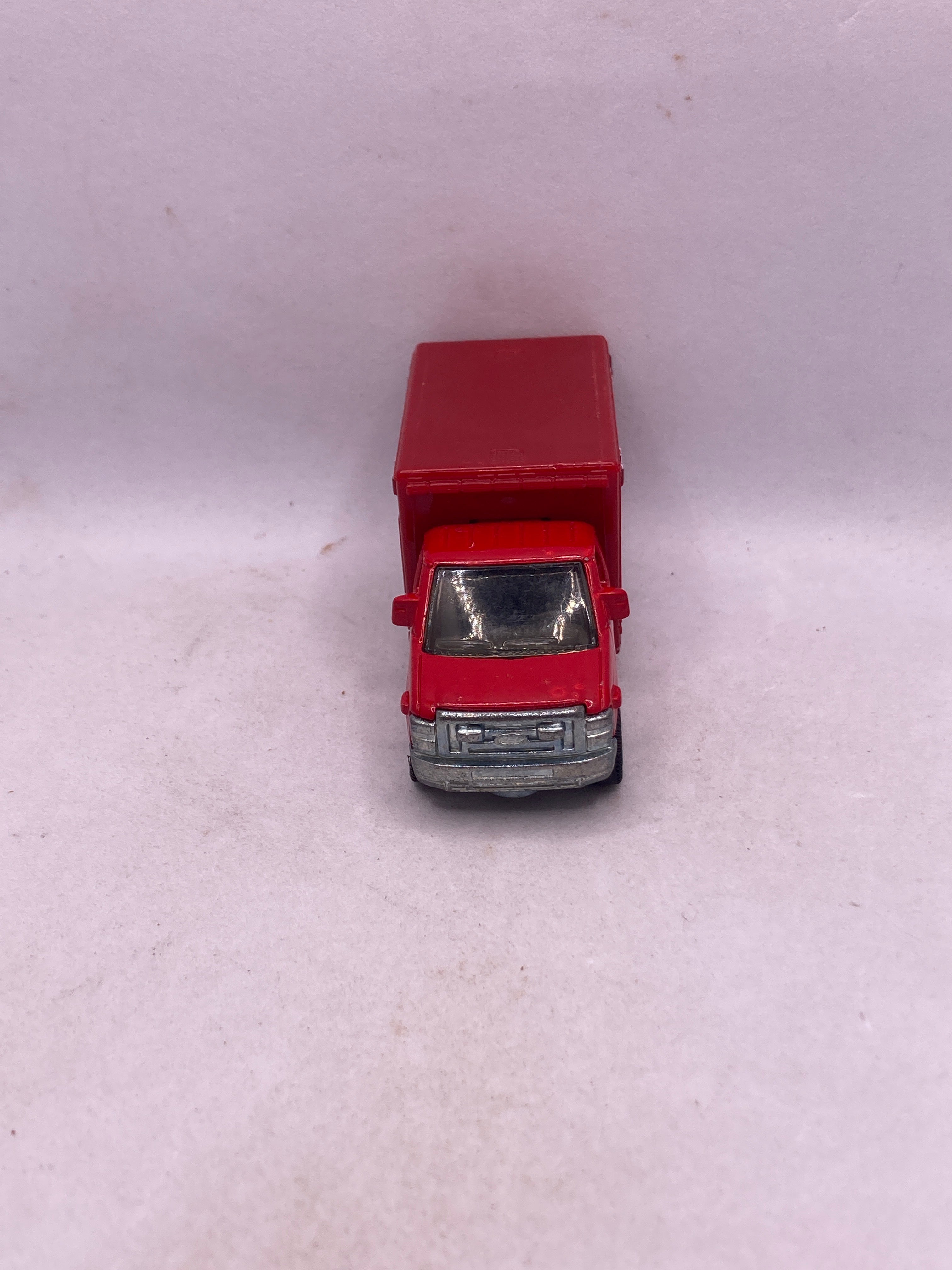 Matchbox 2009 Ford E-350 Ambulance Diecast