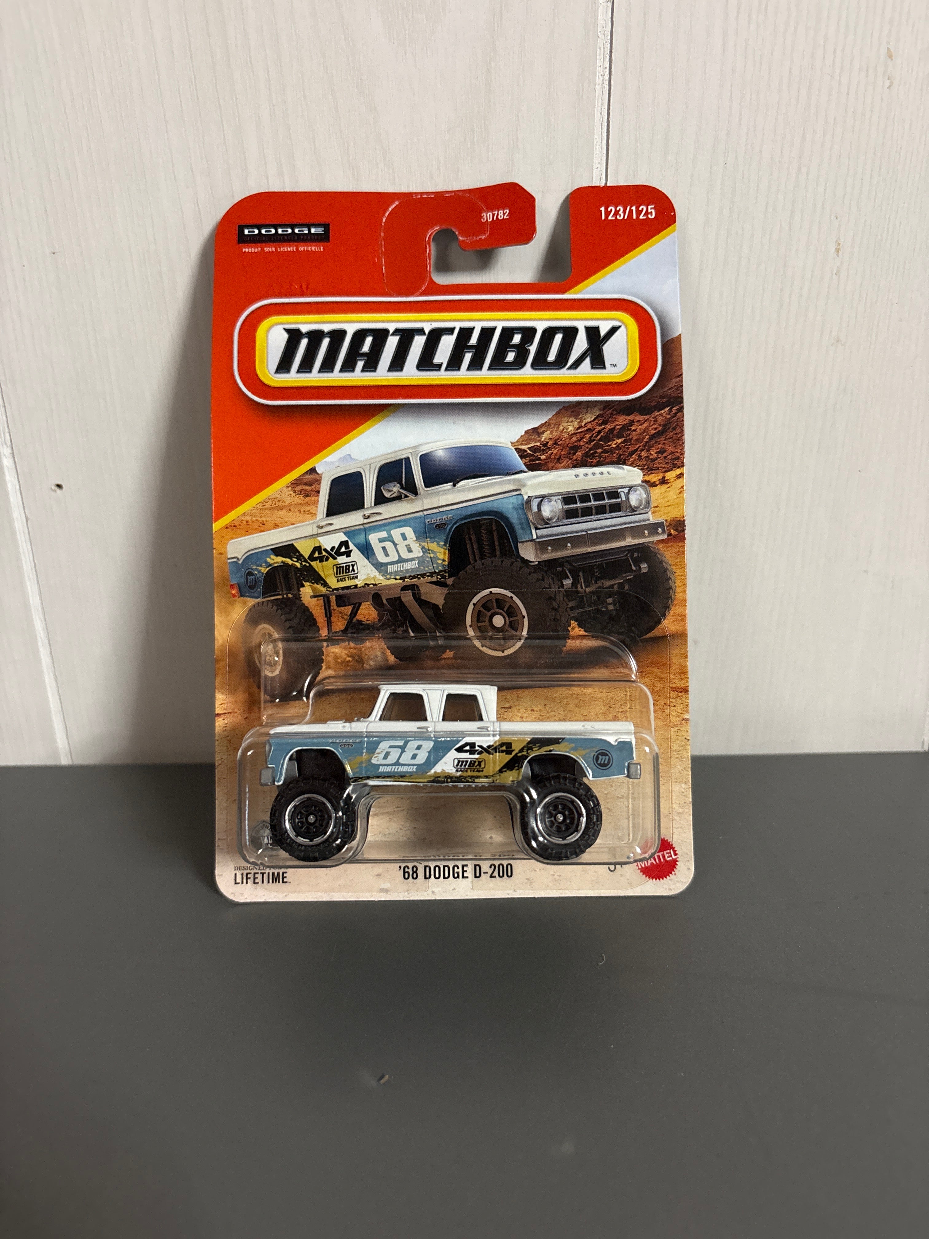 Matchbox 68 Dodge D-200 Diecast white
