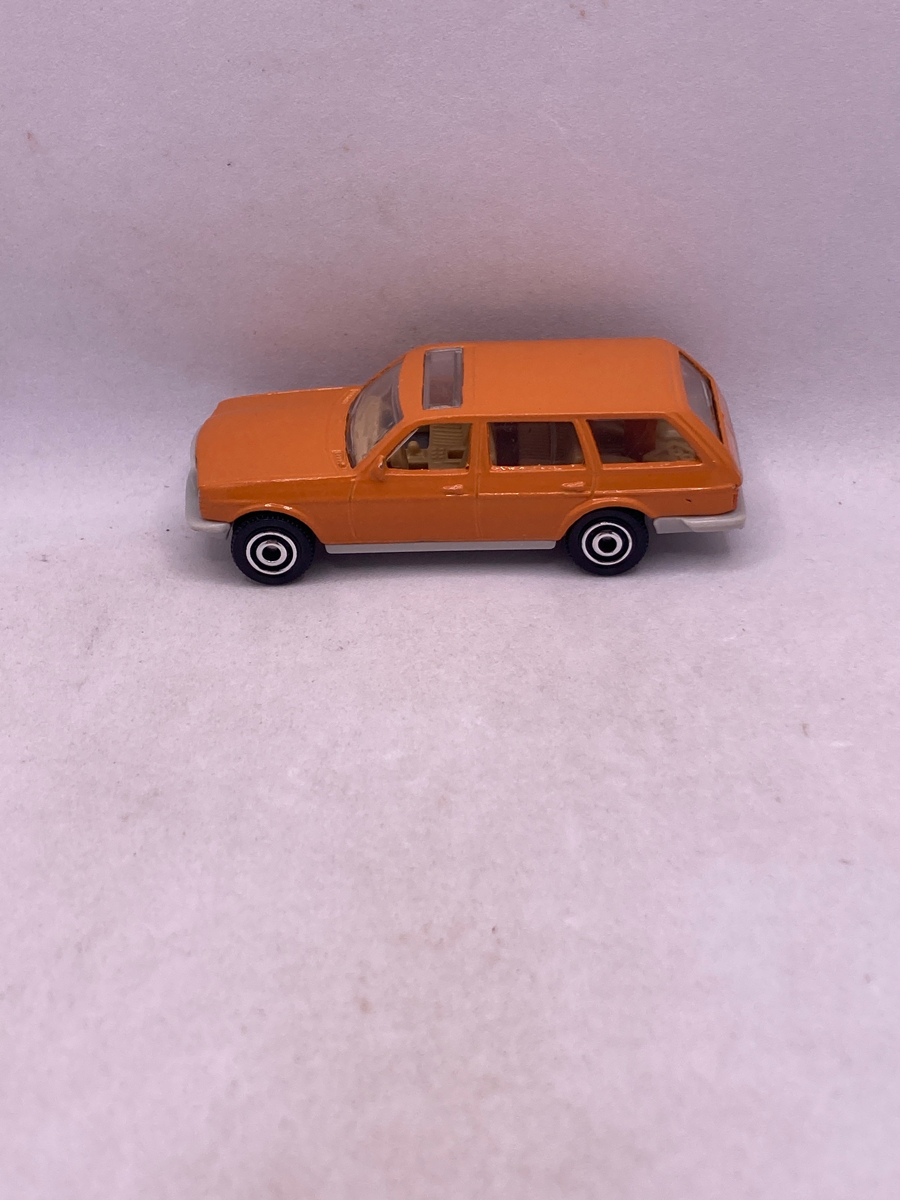 Matchbox 80 Mercedes-Benz W123 Diecast