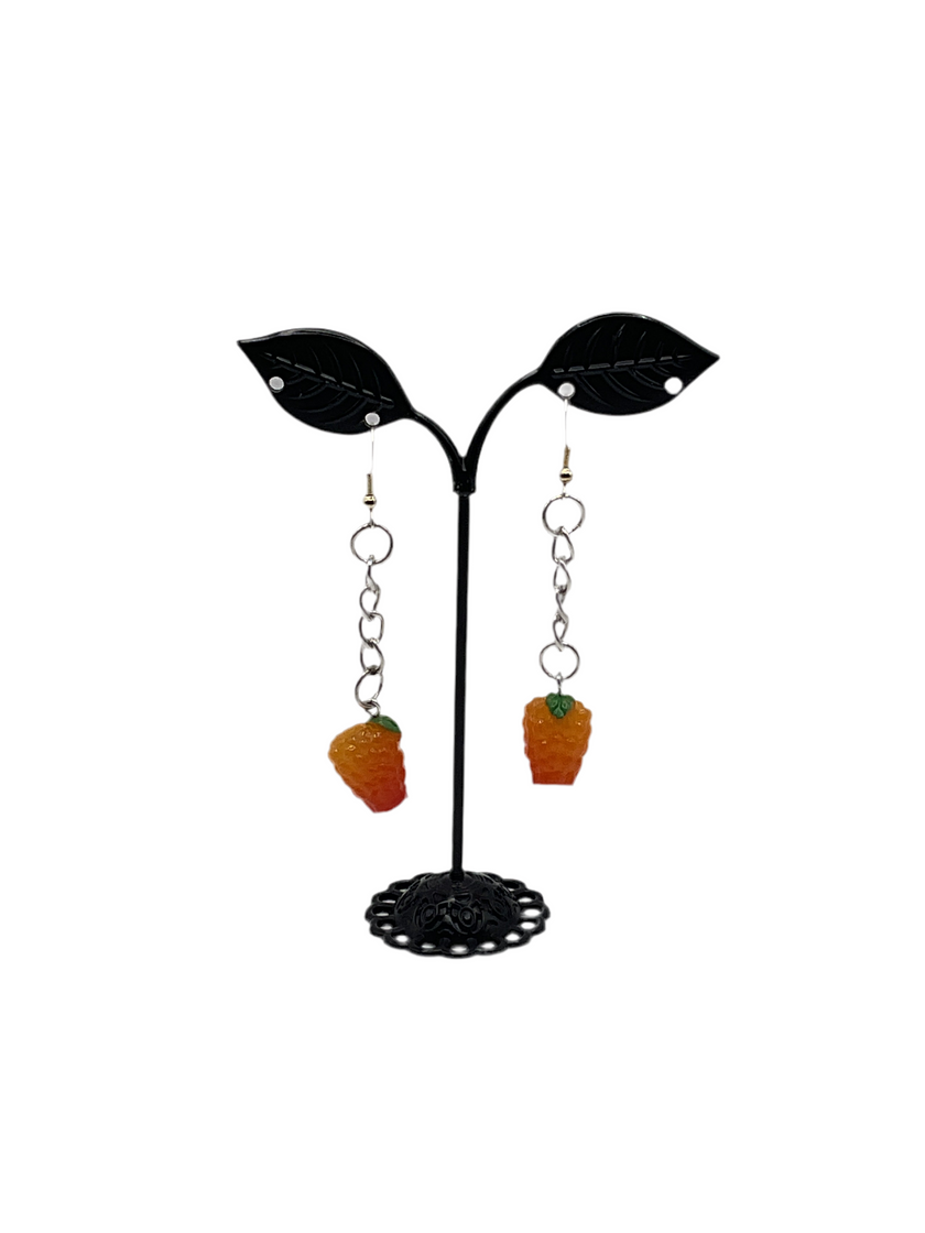 लटकती हुई रास्पबेरी बालियाँ