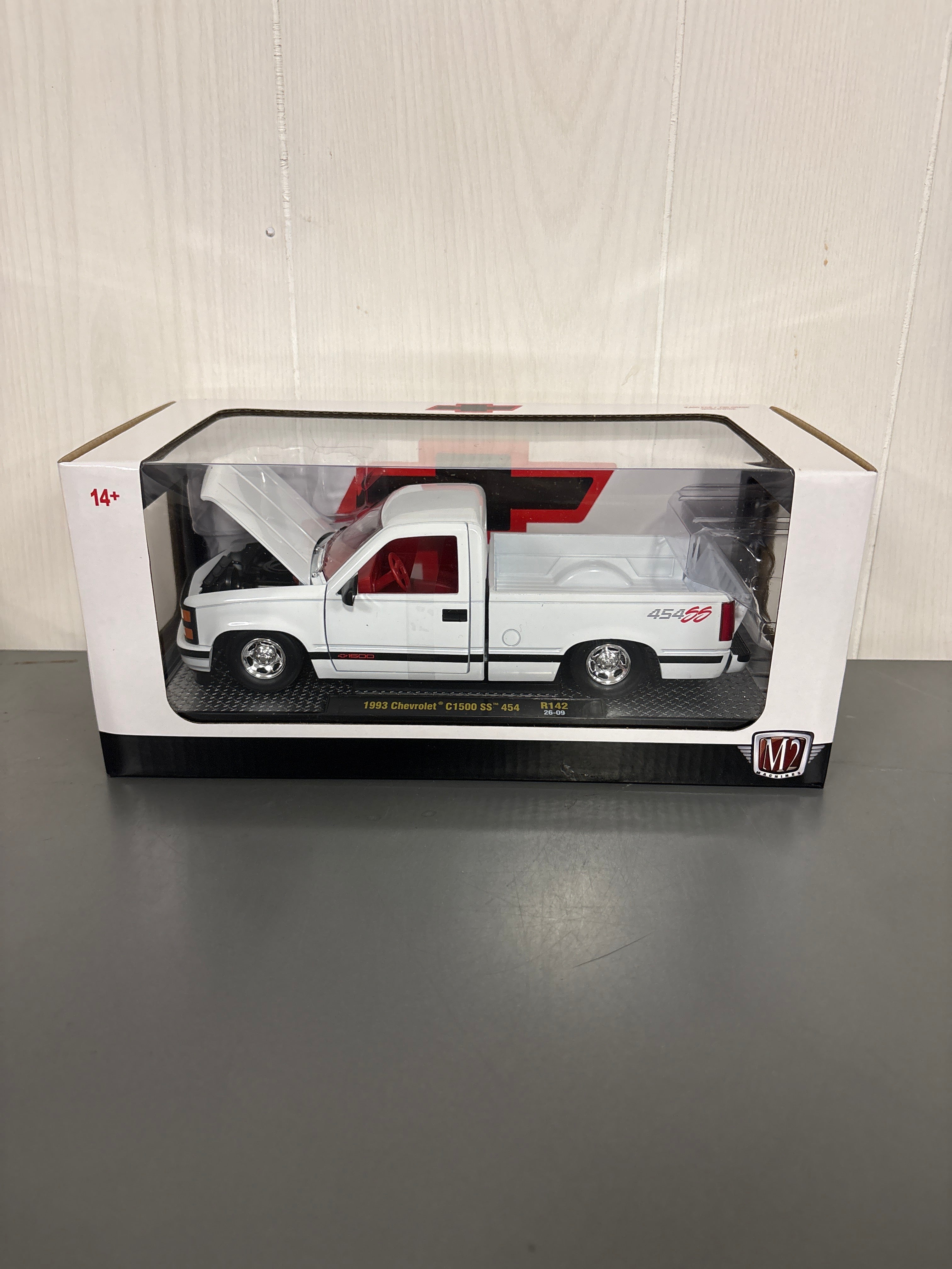 M2 1993 Chevrolet C1500 SS 454 Diecast