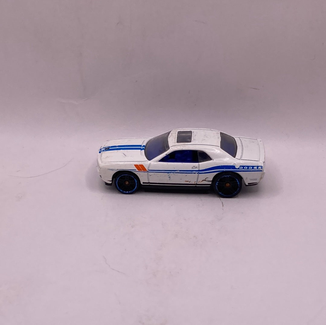 Hot Wheels 08 Dodge Challenger SRT8 Diecast