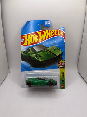 Hot Wheels 17 Pagani Huayra Roadster Diecast green