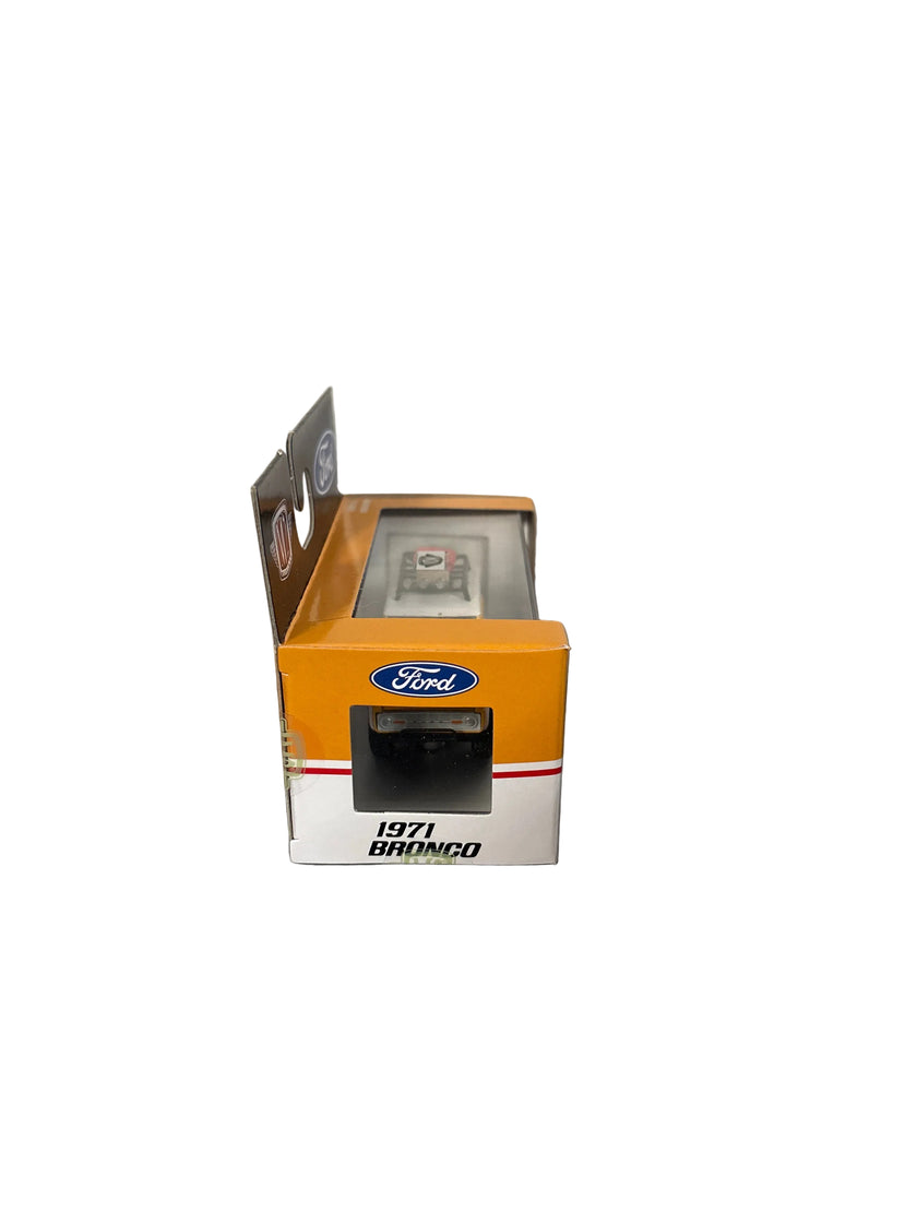 M2 1971 Ford Bronco Diecast orange